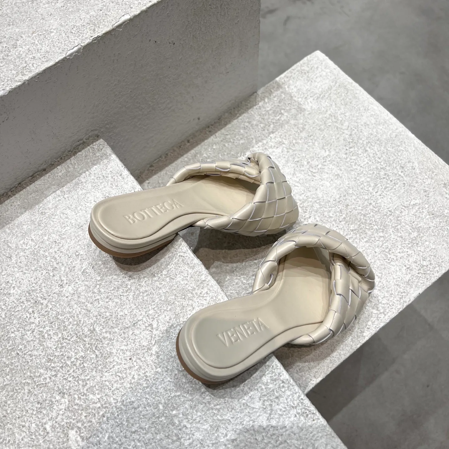 Шлепанцы Женские Bottega Veneta 31188