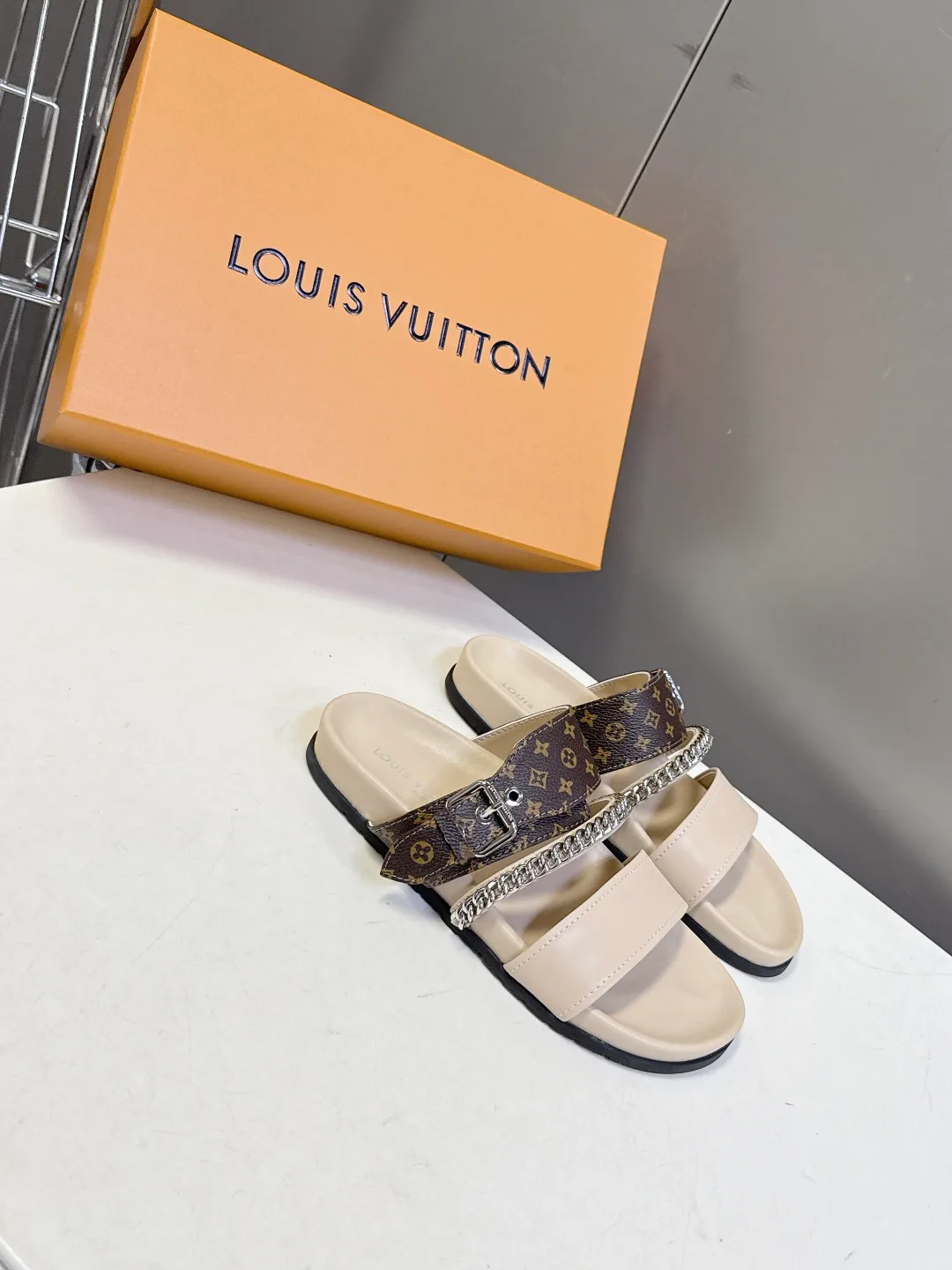 Сандалии Женские Louis Vuitton 13370822