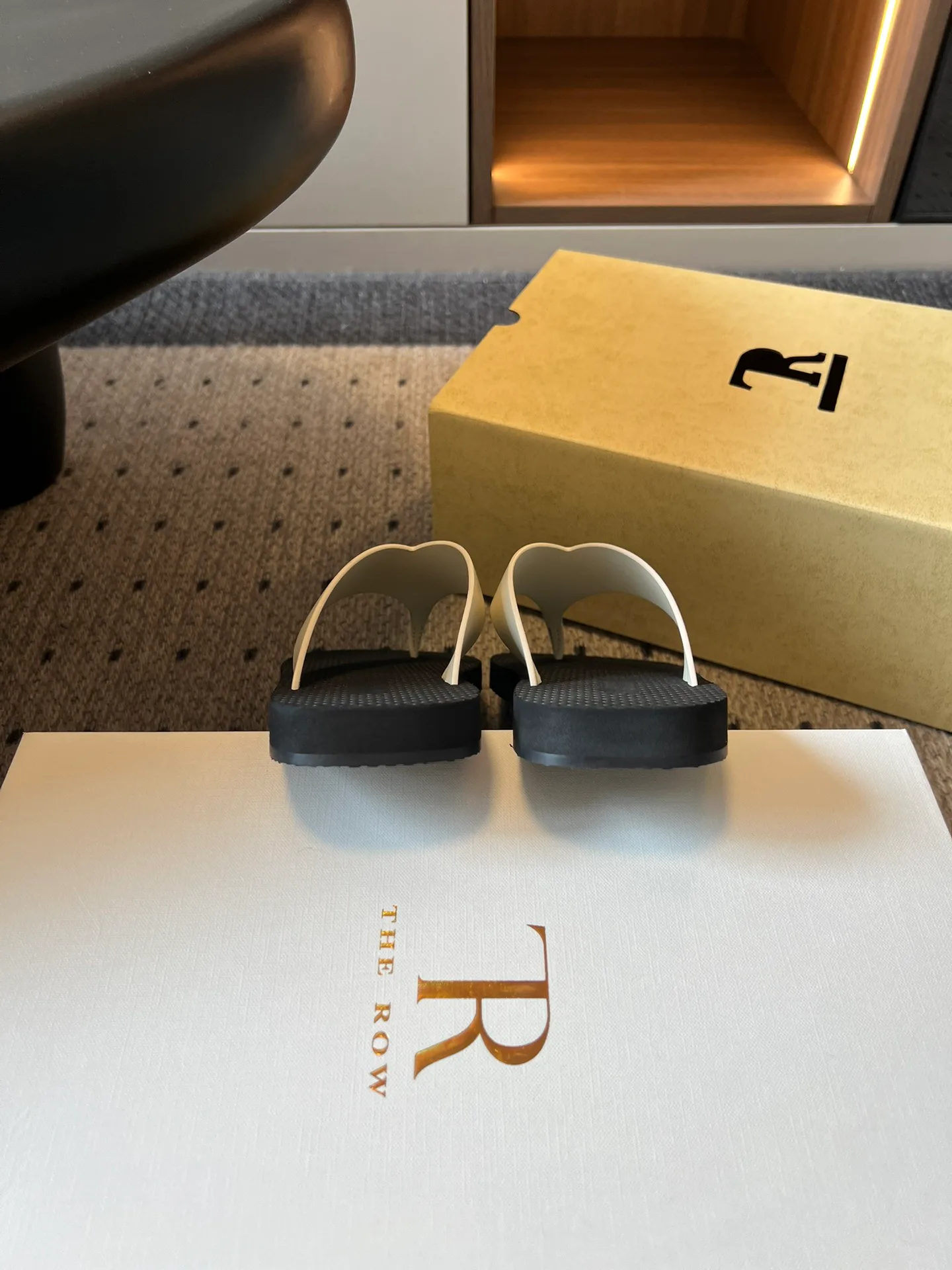 Шлепанцы Женские The Row 11850678