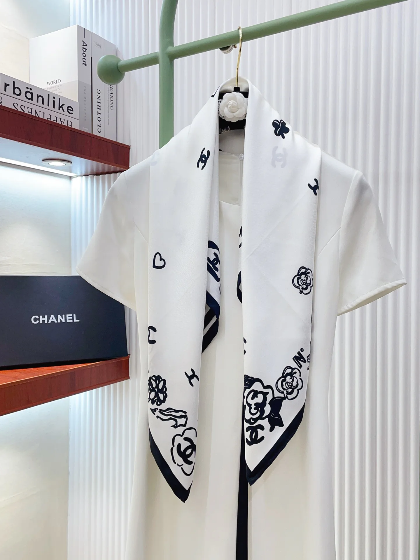 Платки Chanel 13119712