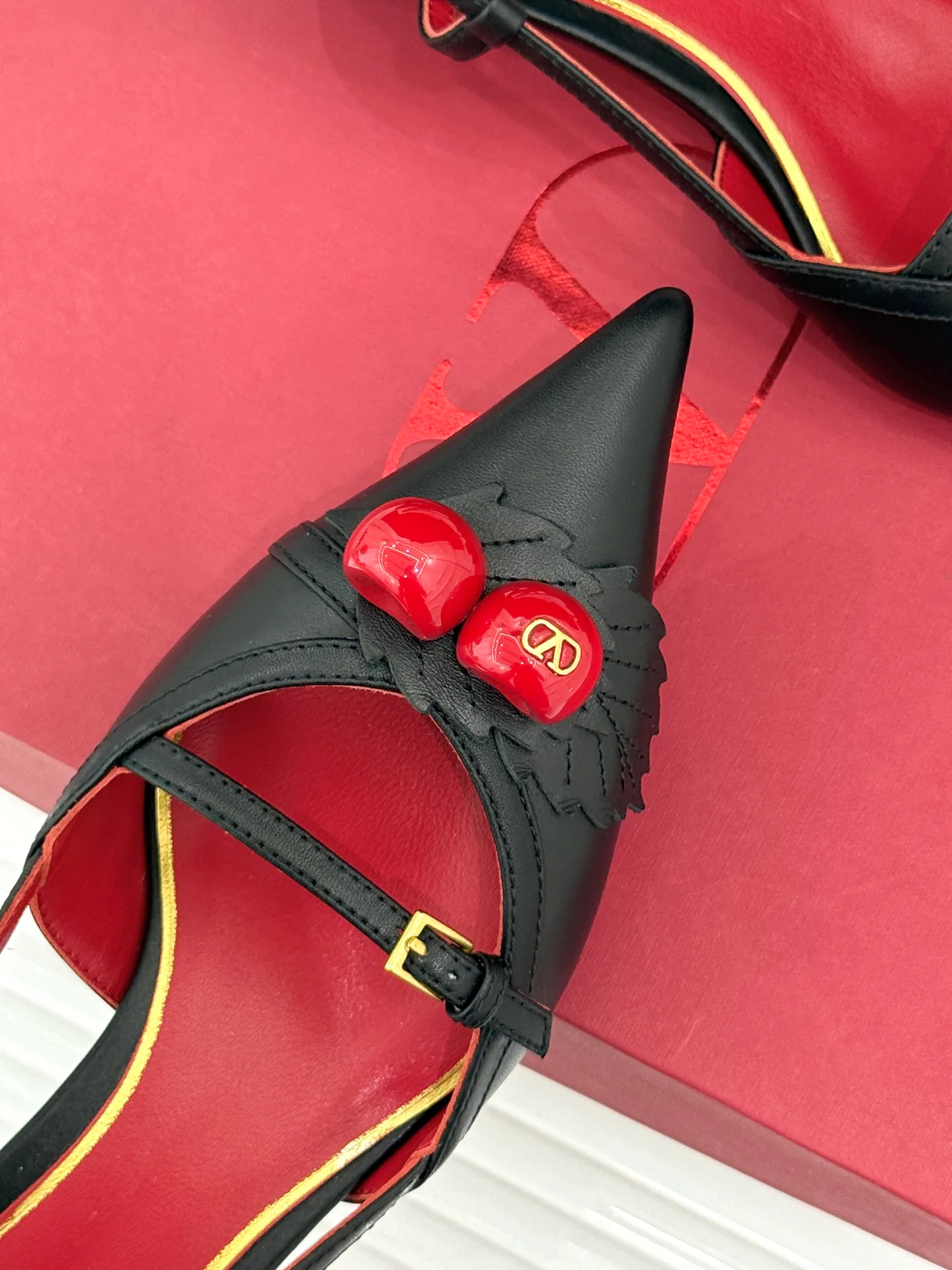 Босоножки Женские Valentino 16973360