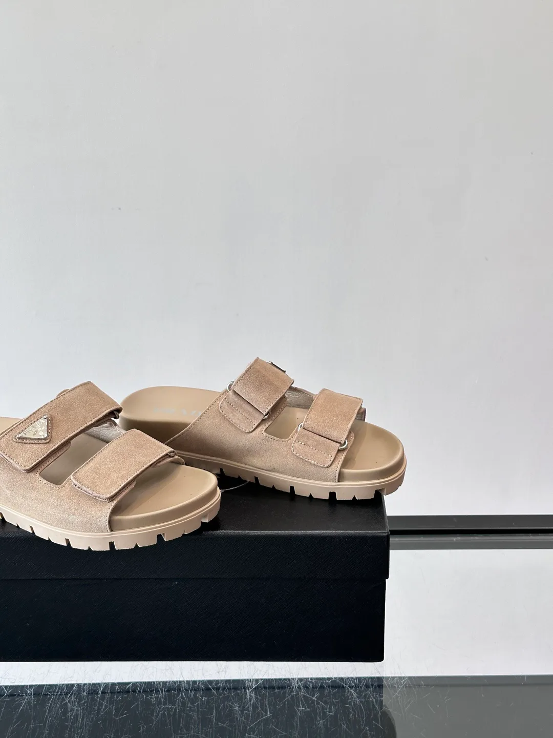 Шлепанцы Женские Prada 17689185