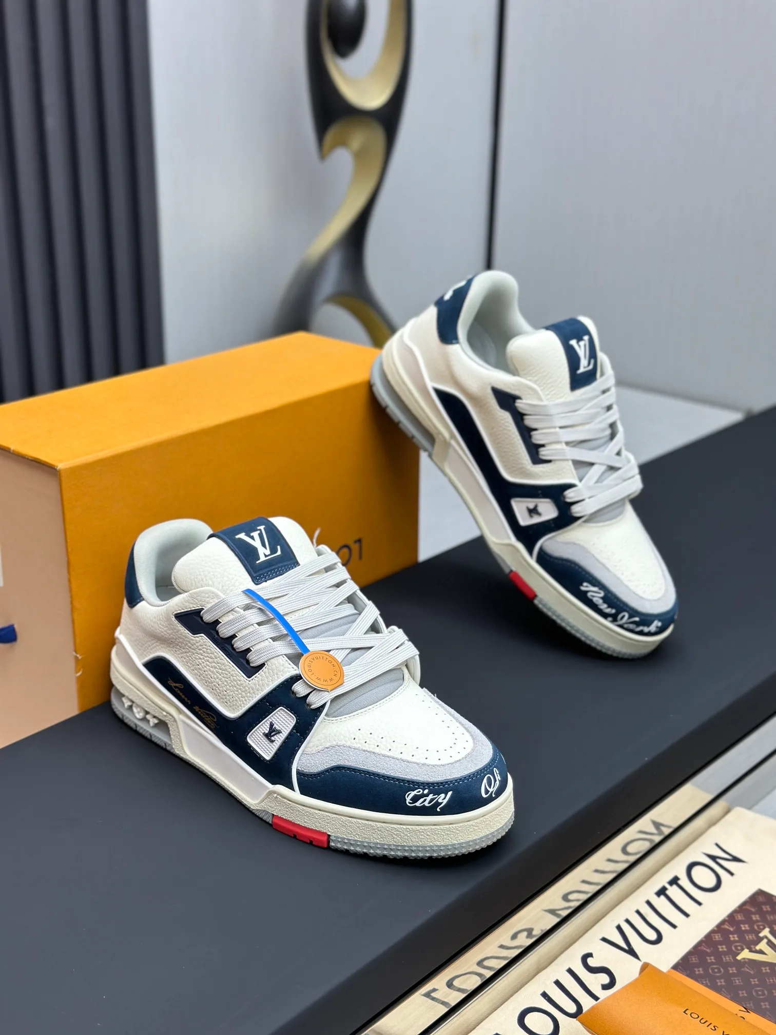 Кроссовки Женские Louis Vuitton 272020