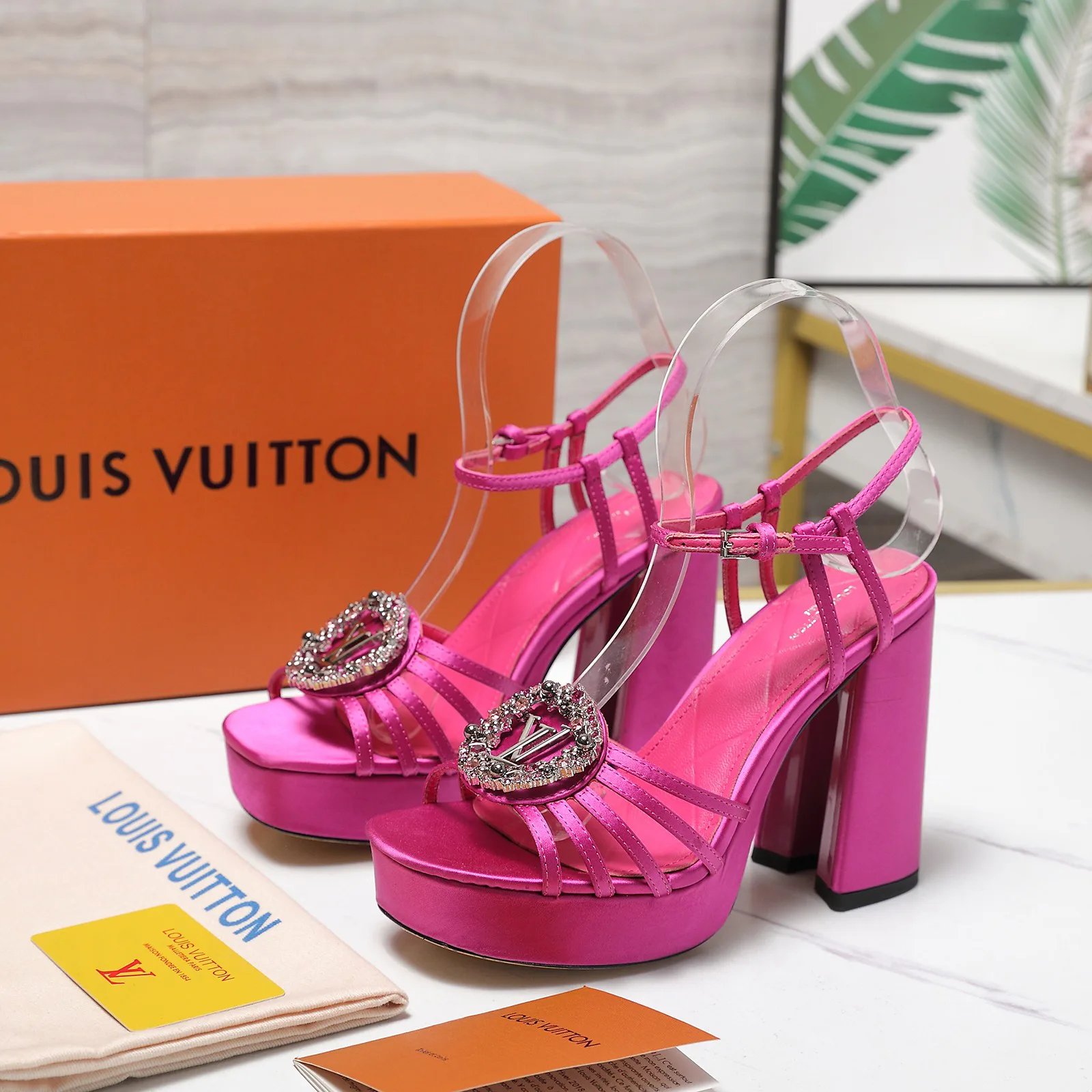 Босоножки Женские Louis Vuitton 10250863