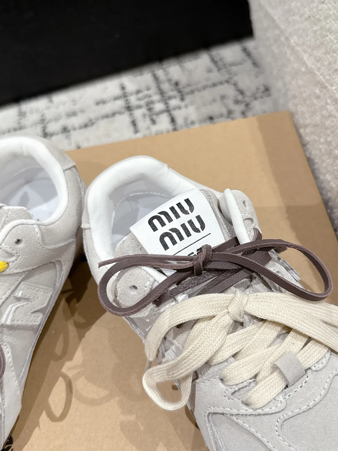 Кроссовки Женские Miu Miu 18409628