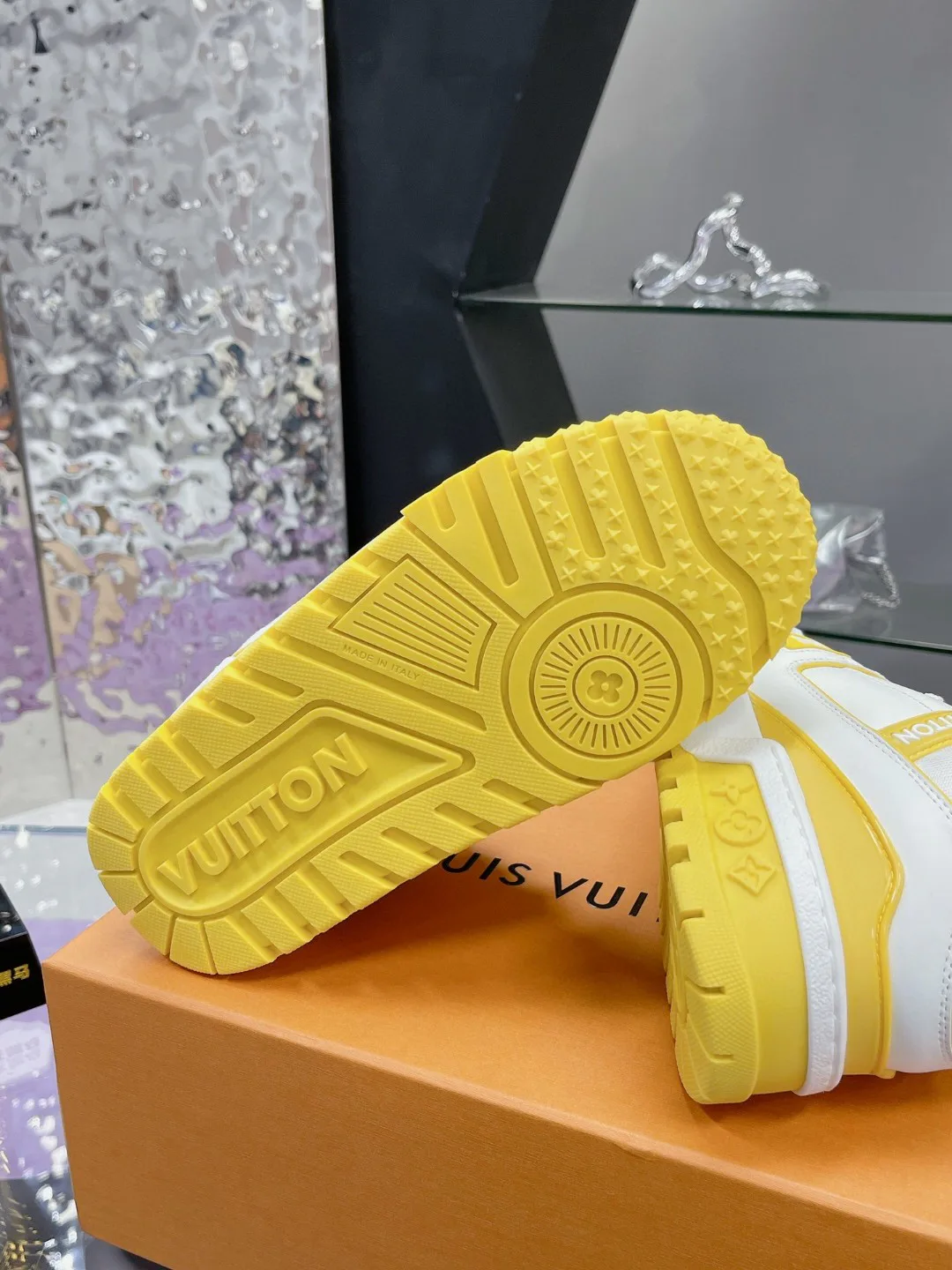 Кроссовки Женские Louis Vuitton 13074042