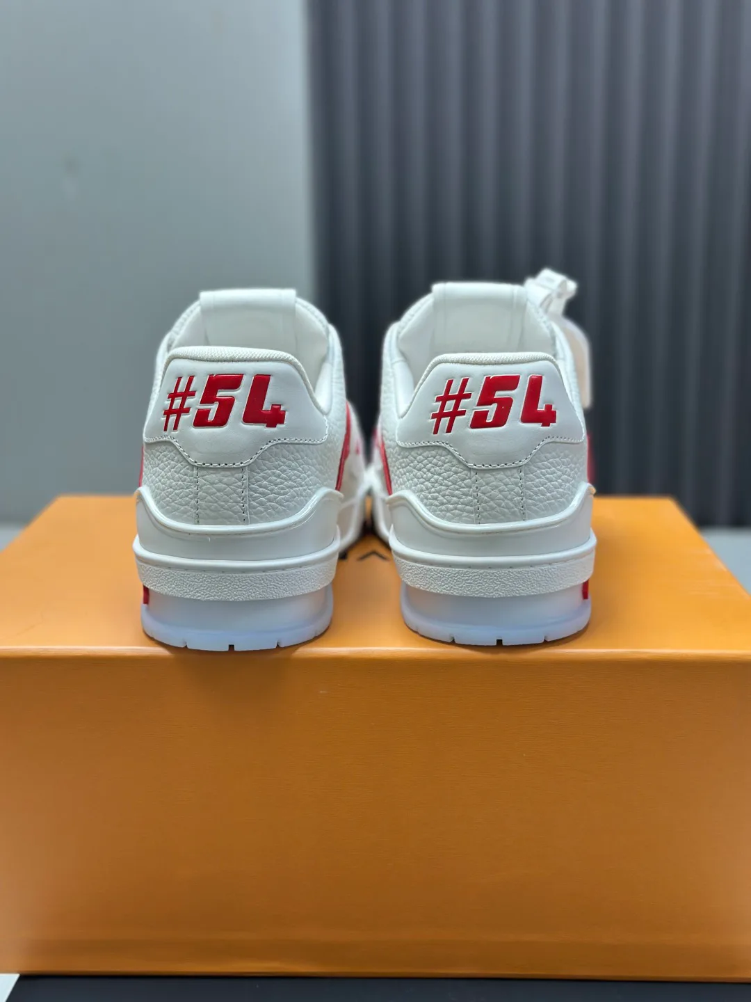 Кроссовки Женские Louis Vuitton 10646373