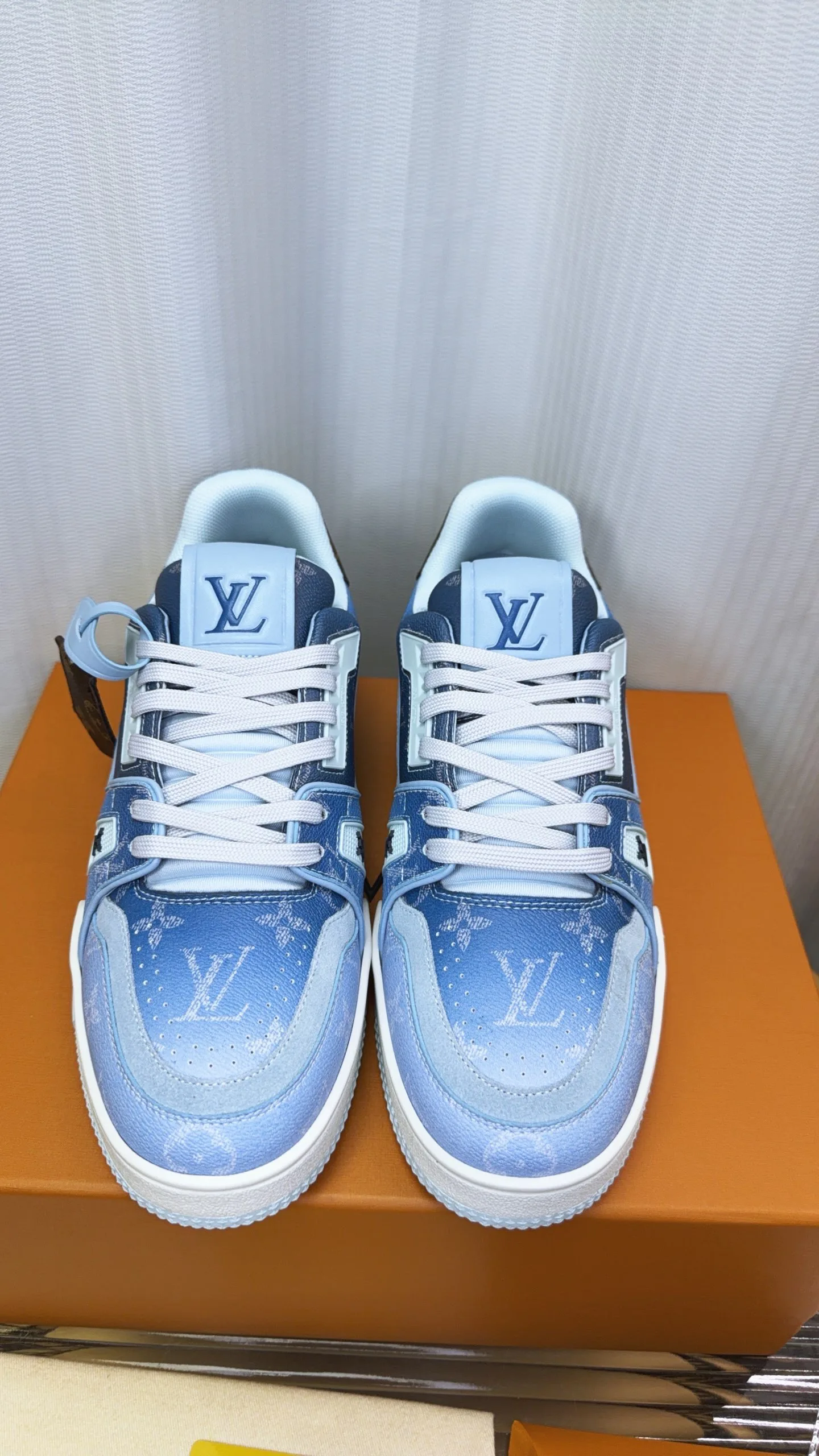 Кроссовки Женские Louis Vuitton 12156533