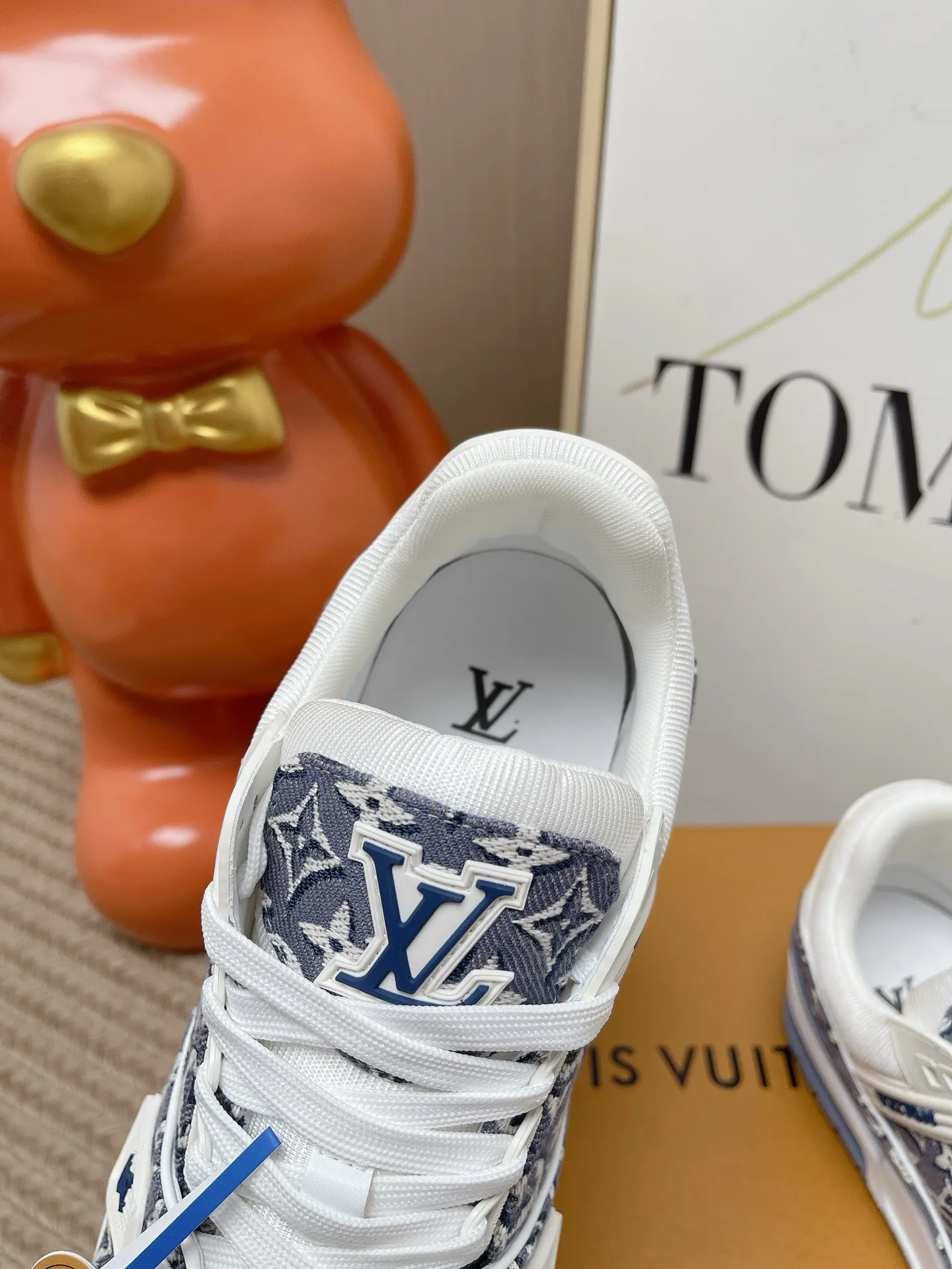 Кроссовки Женские Louis Vuitton 18810903