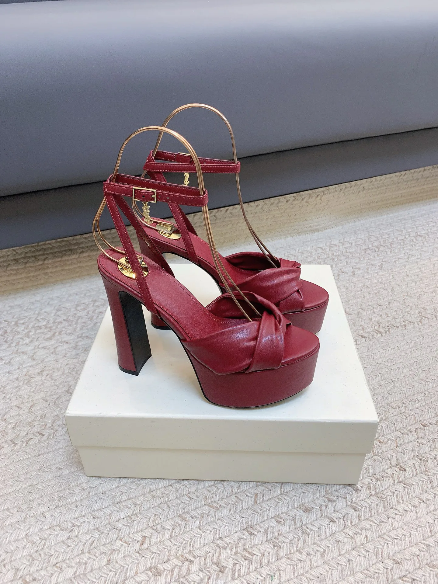 Босоножки Женские Saint Laurent 18731816