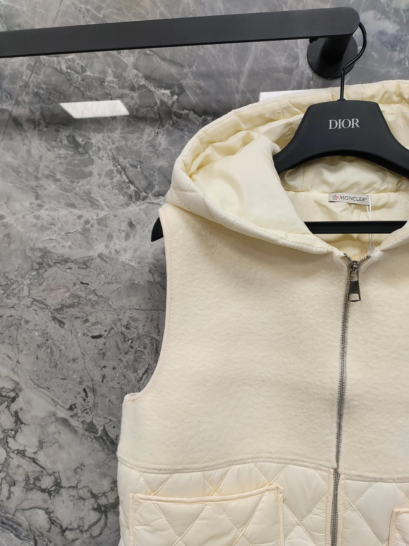 Жилеты Женские Moncler 18743556