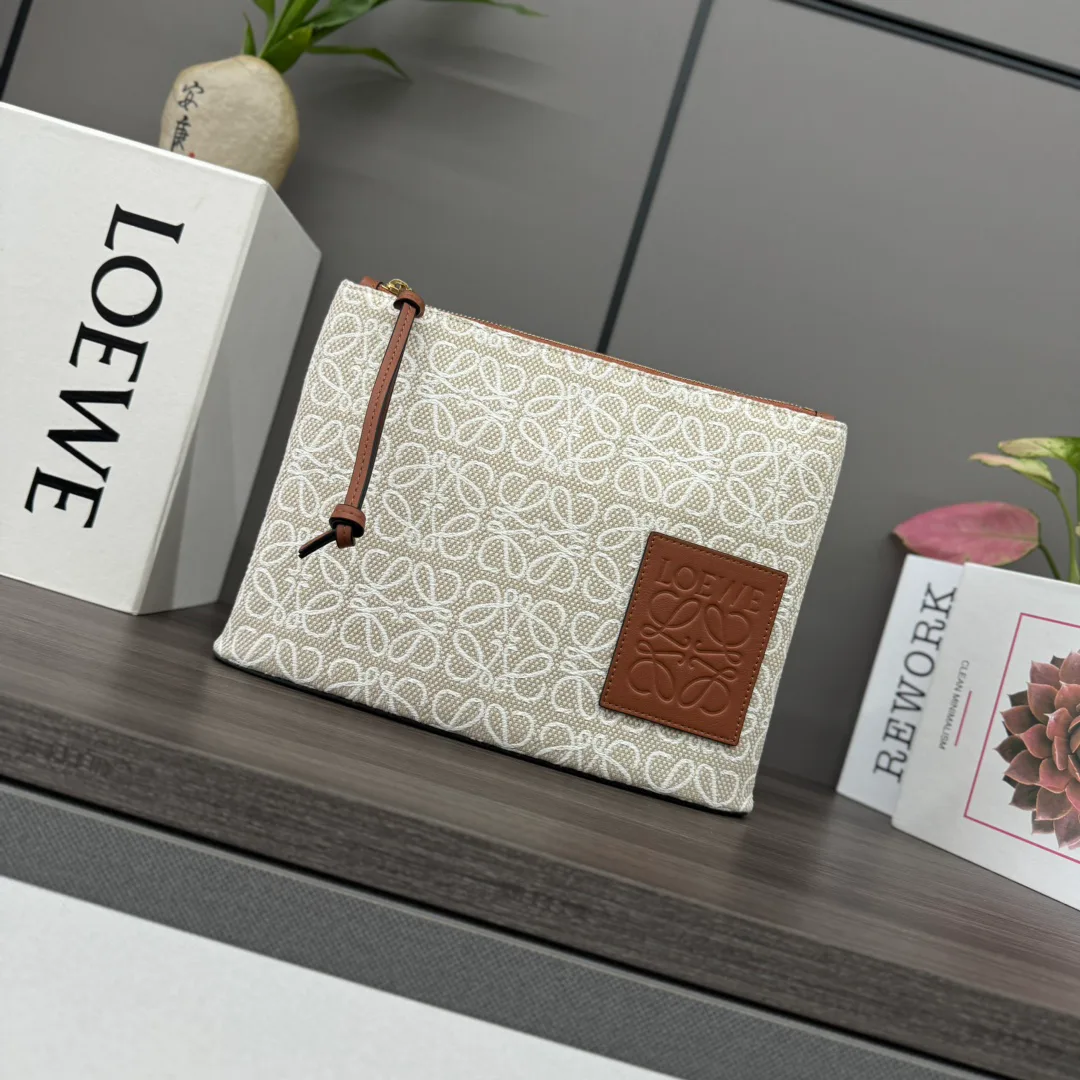 Клатчи Женские Loewe 18116450