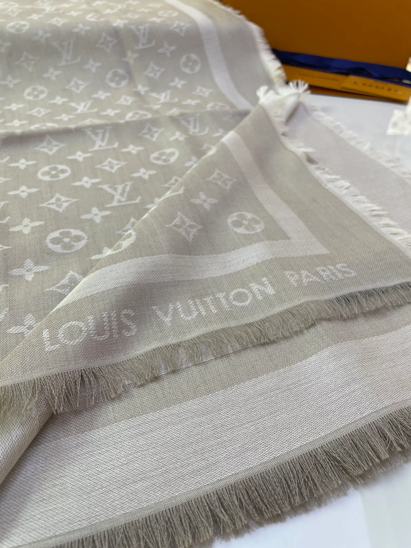 Шарфы Louis Vuitton 17928307
