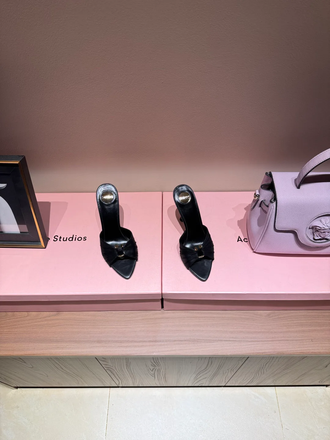 Босоножки Женские Saint Laurent 11411057