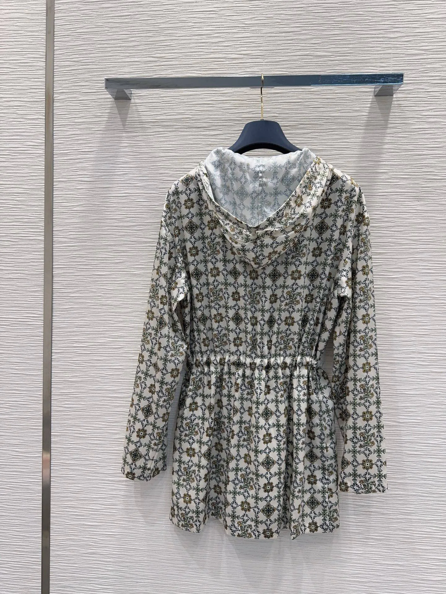 Куртки И Пуховики Женские Louis Vuitton 13137909