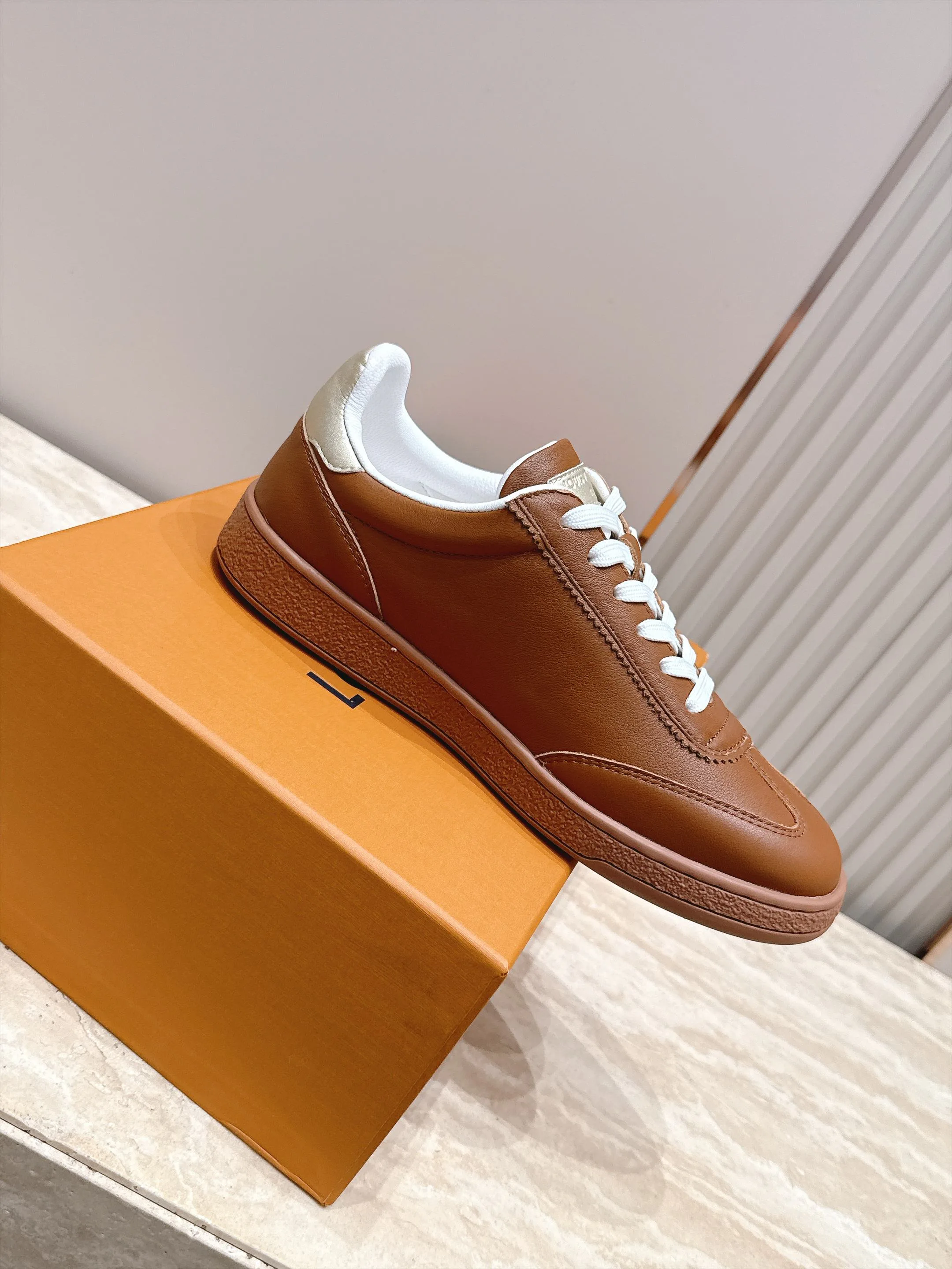 Кроссовки Женские Louis Vuitton 18492489