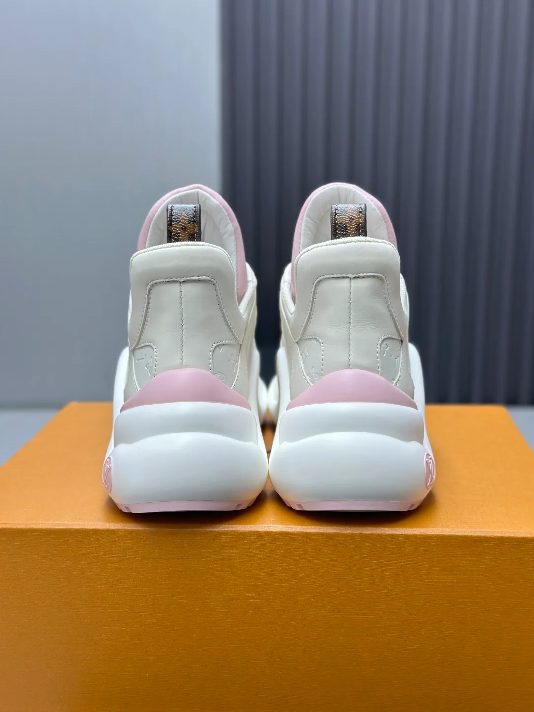 Кроссовки Женские Louis Vuitton 18211999