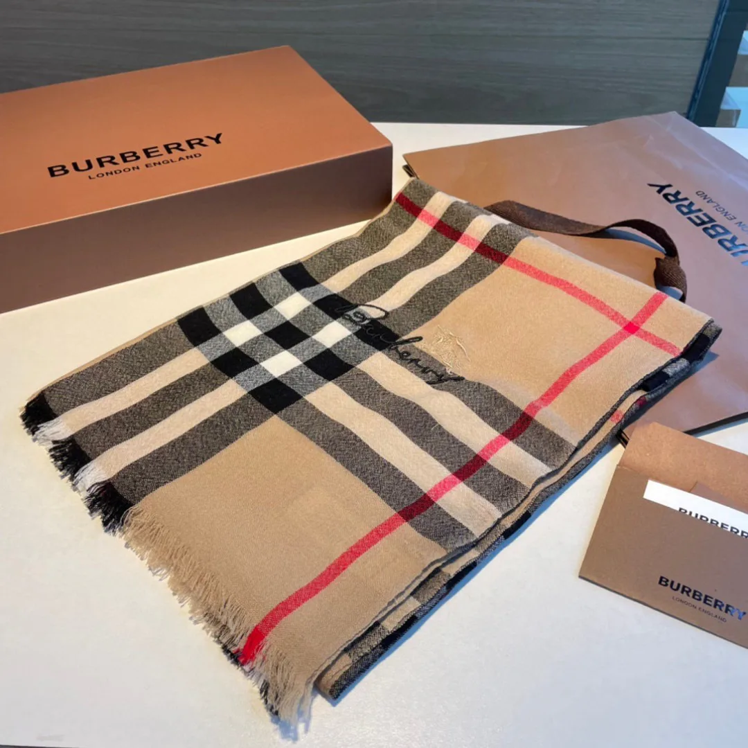 Шарфы Burberry 18449889