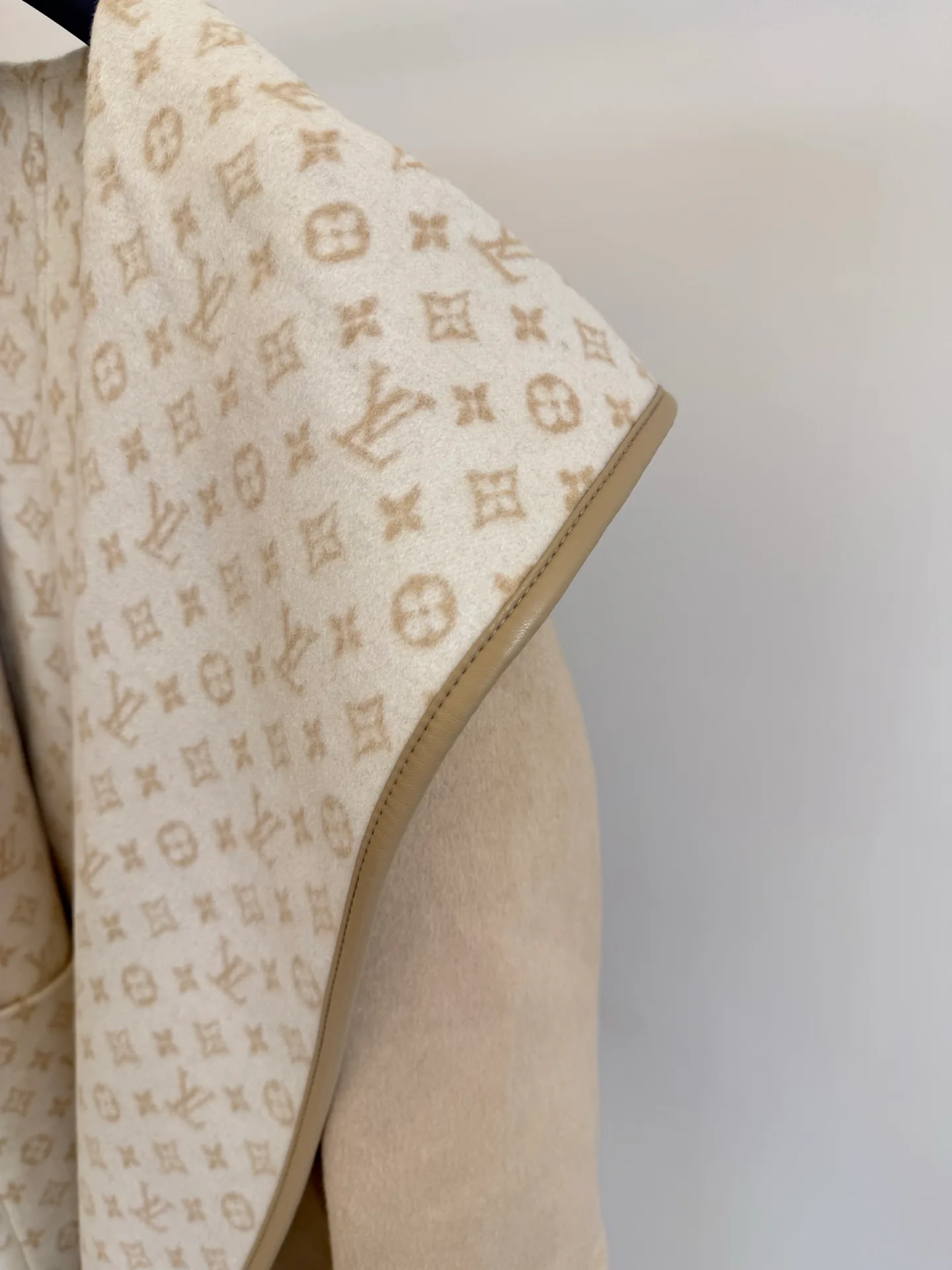 Пальто Женские Louis Vuitton 18601488
