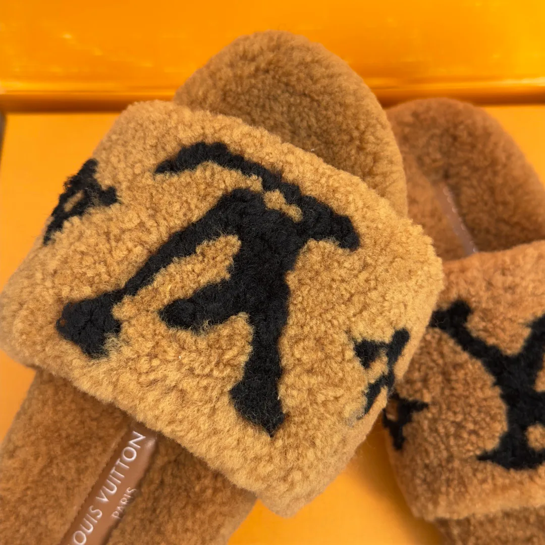 Тапочки Женские Louis Vuitton 18741704