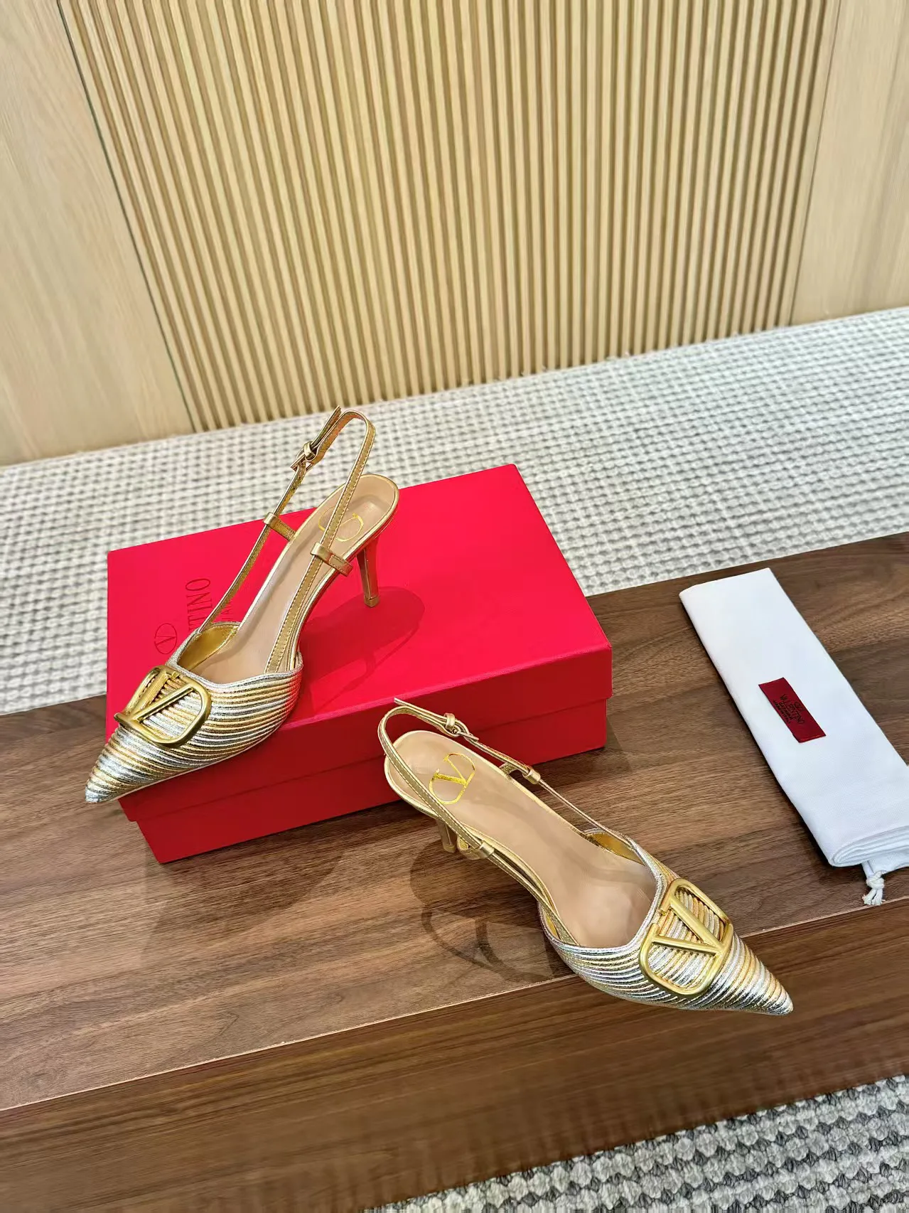 Босоножки Женские Valentino 17956881