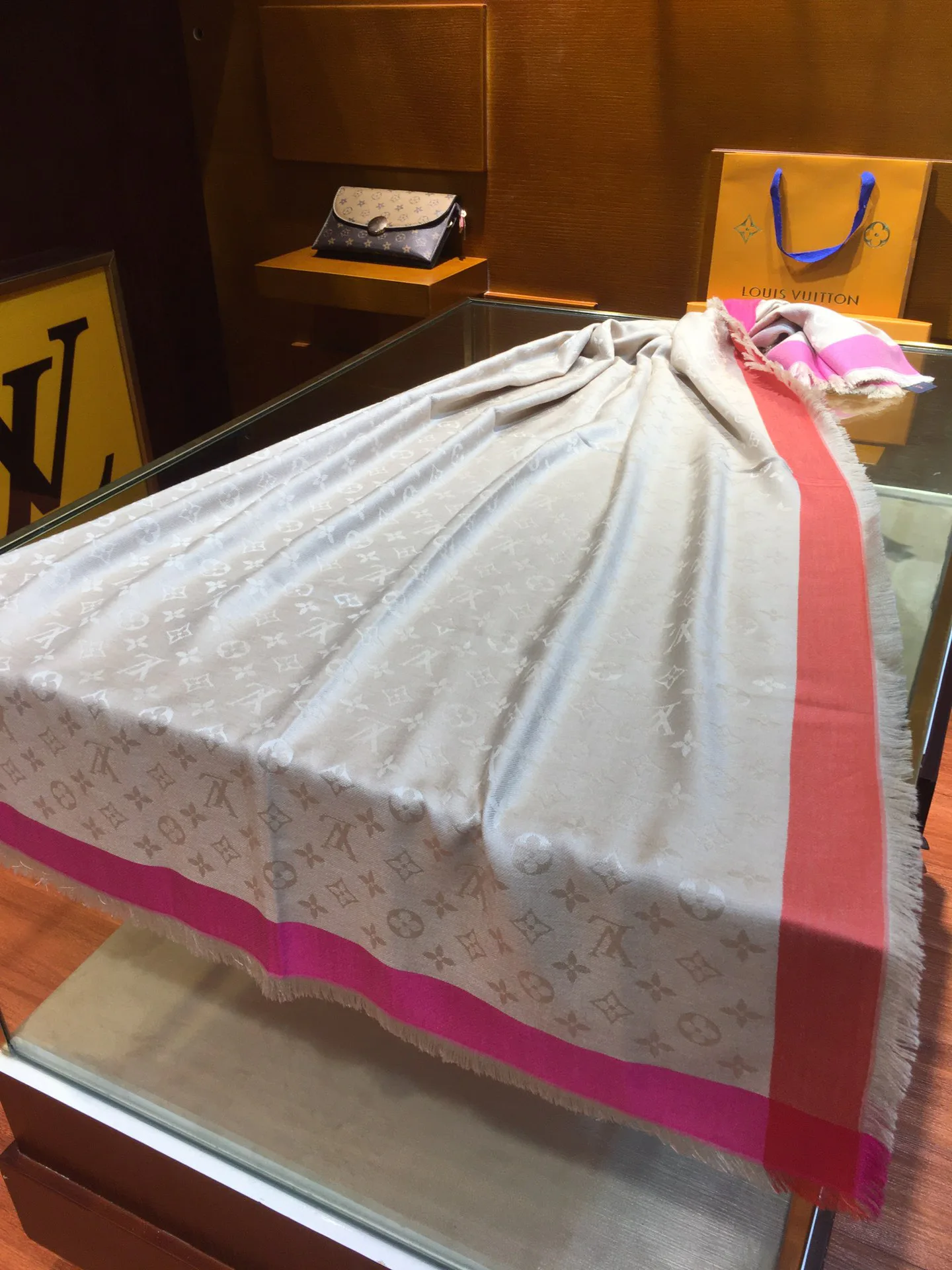 Шарфы Louis Vuitton 205978