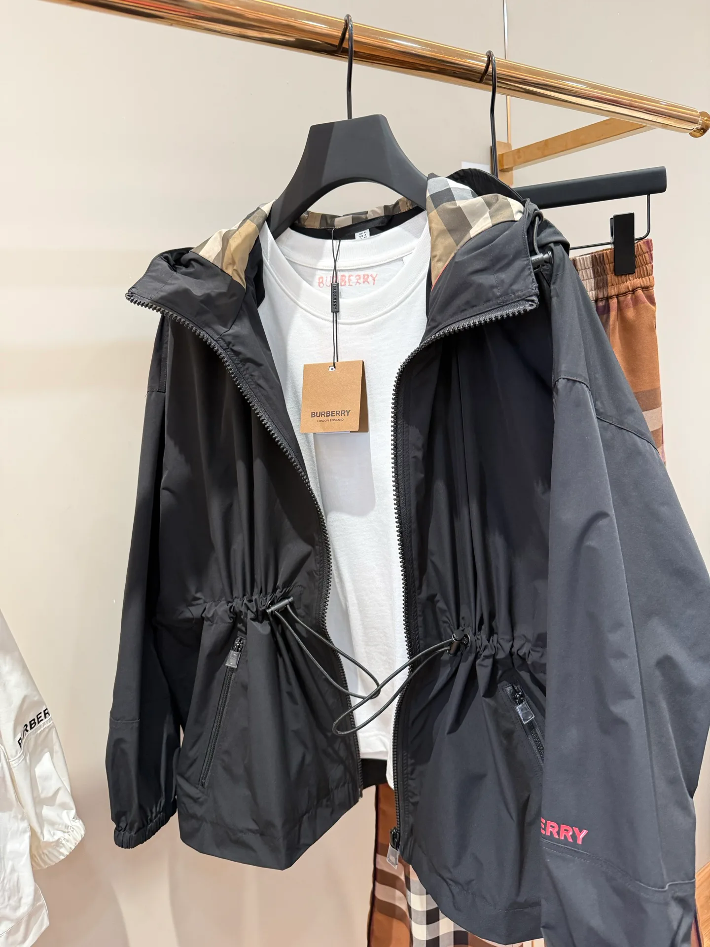 Куртки И Пуховики Женские Burberry 17889944