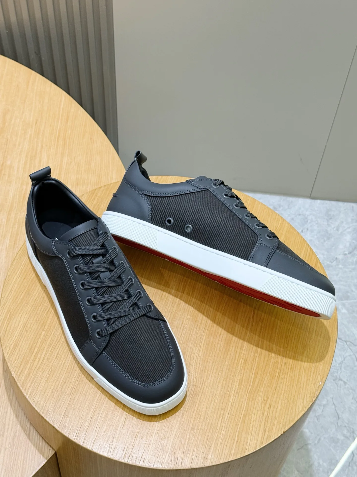 Кроссовки Мужские Christian Louboutin 19000093