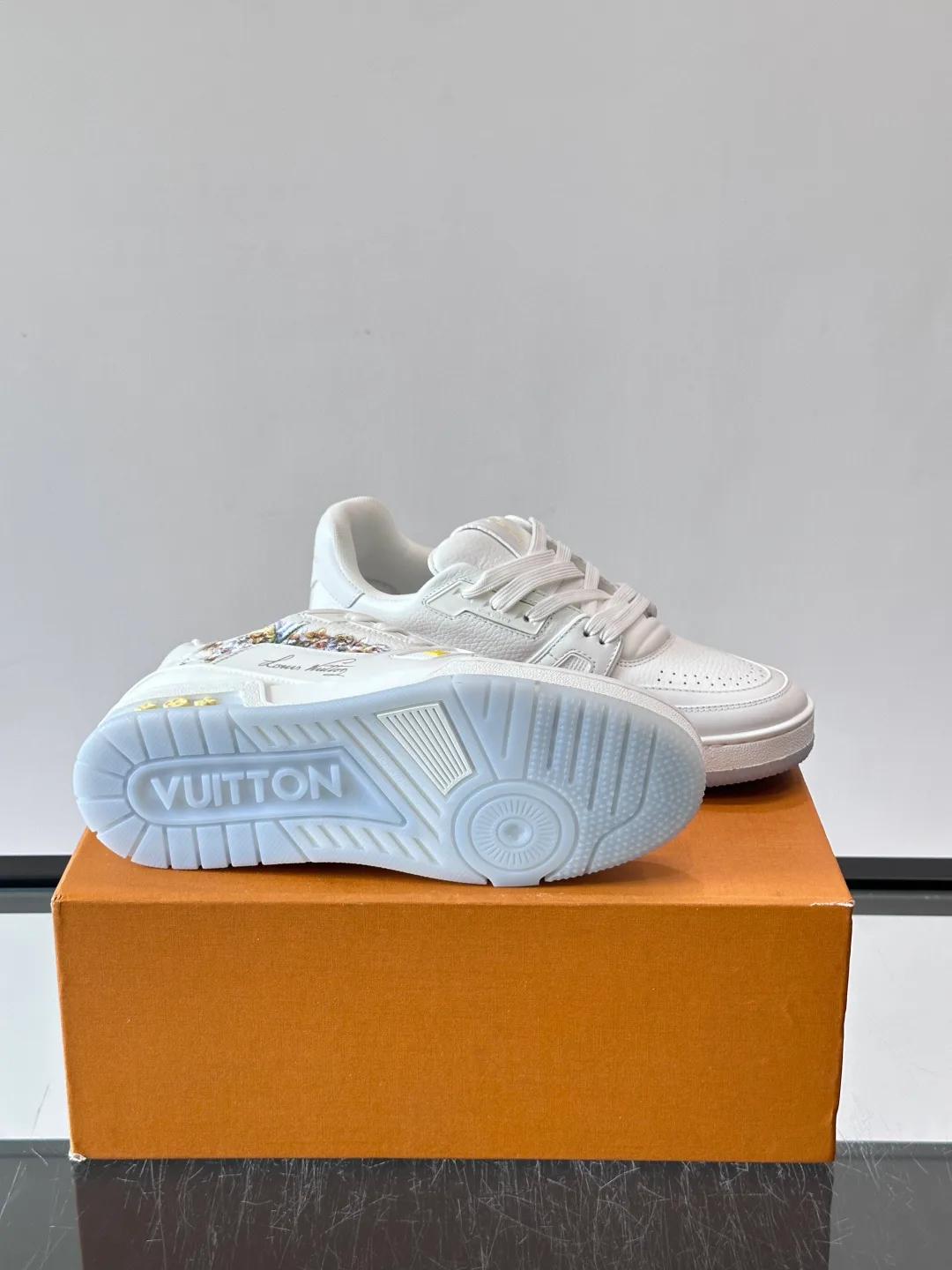 Кроссовки Женские Louis Vuitton 17588568
