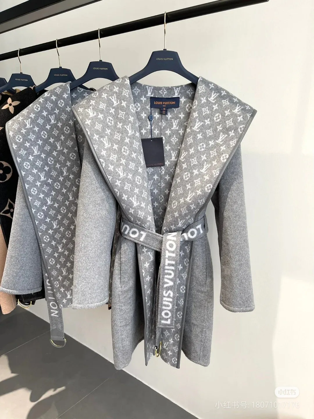 Пальто Женские Louis Vuitton 19800331