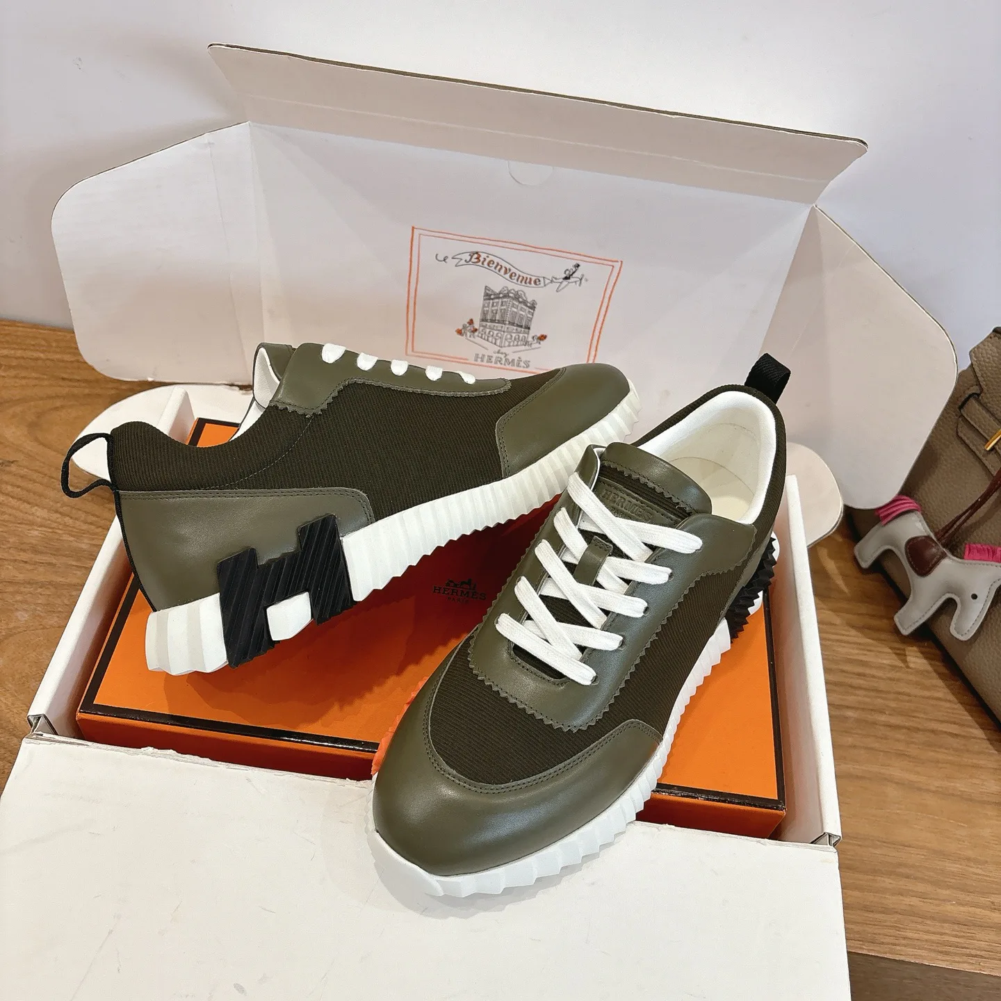 Кроссовки Женские Hermes 18729603
