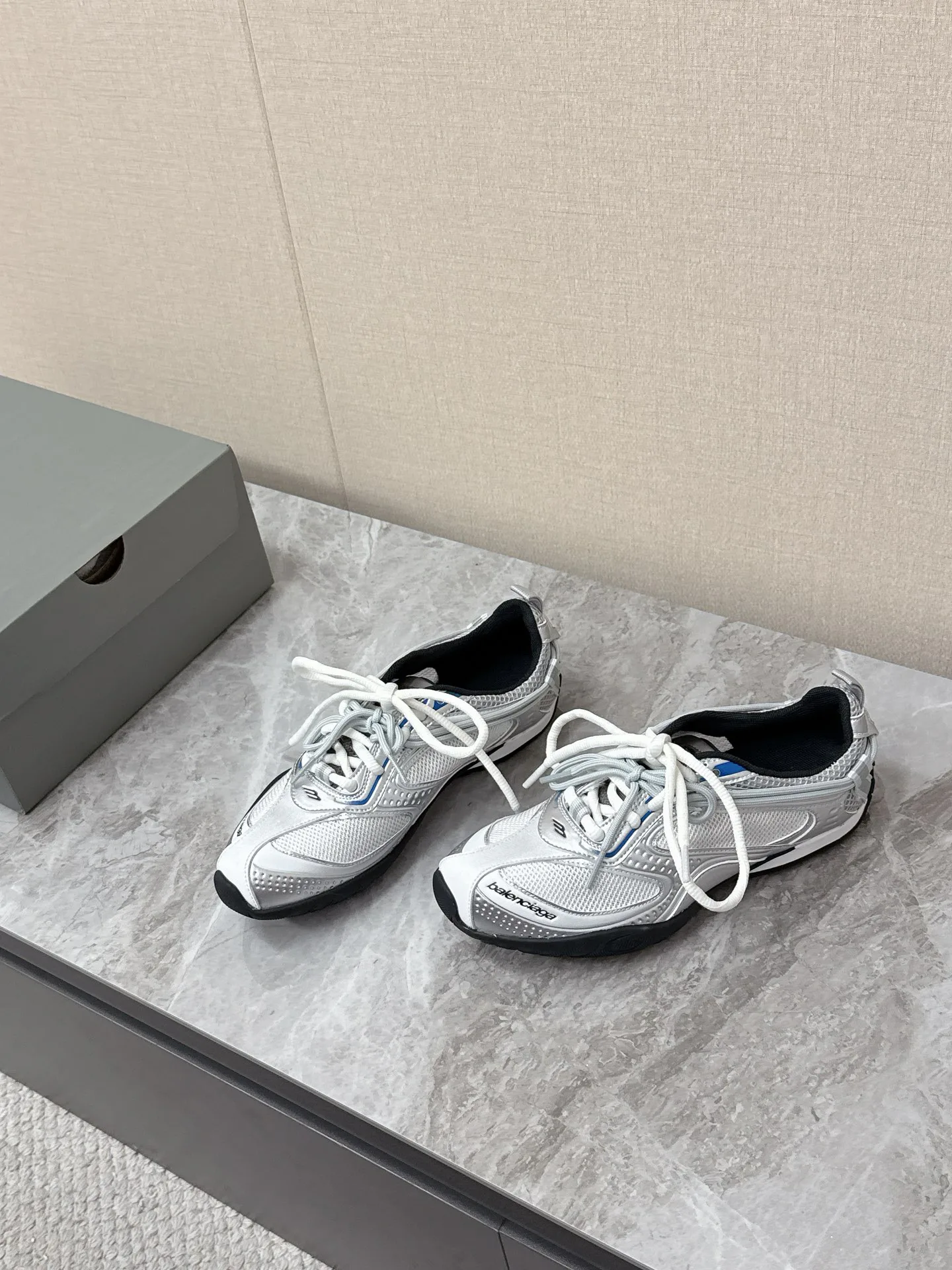 Кроссовки Женские Balenciaga 14730154