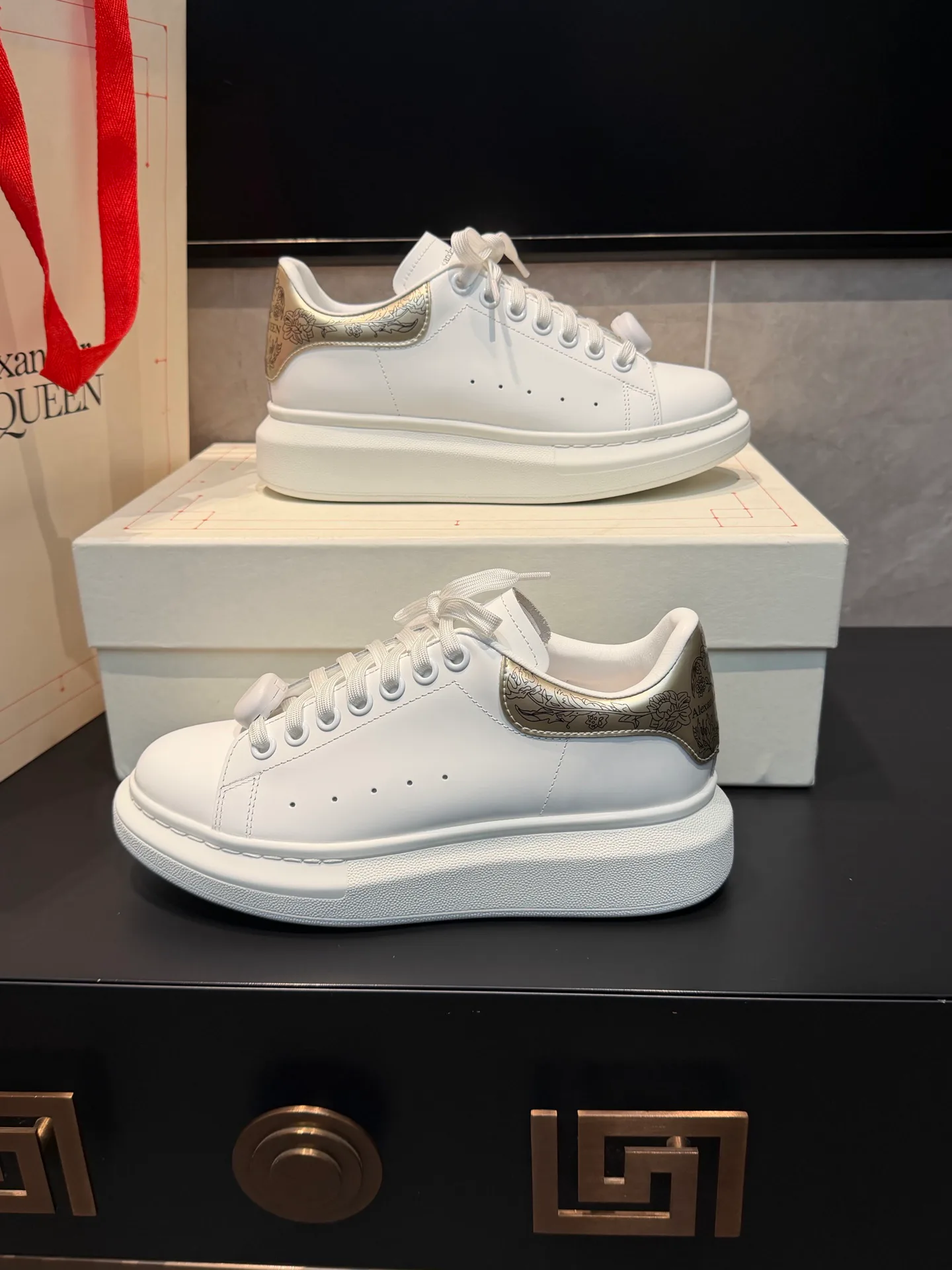 Кроссовки Женские Alexander Mcqueen 18363915