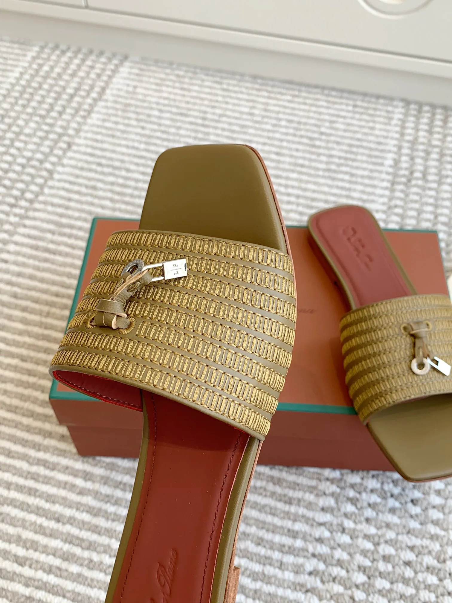 Шлепанцы Женские Loro Piana 9235