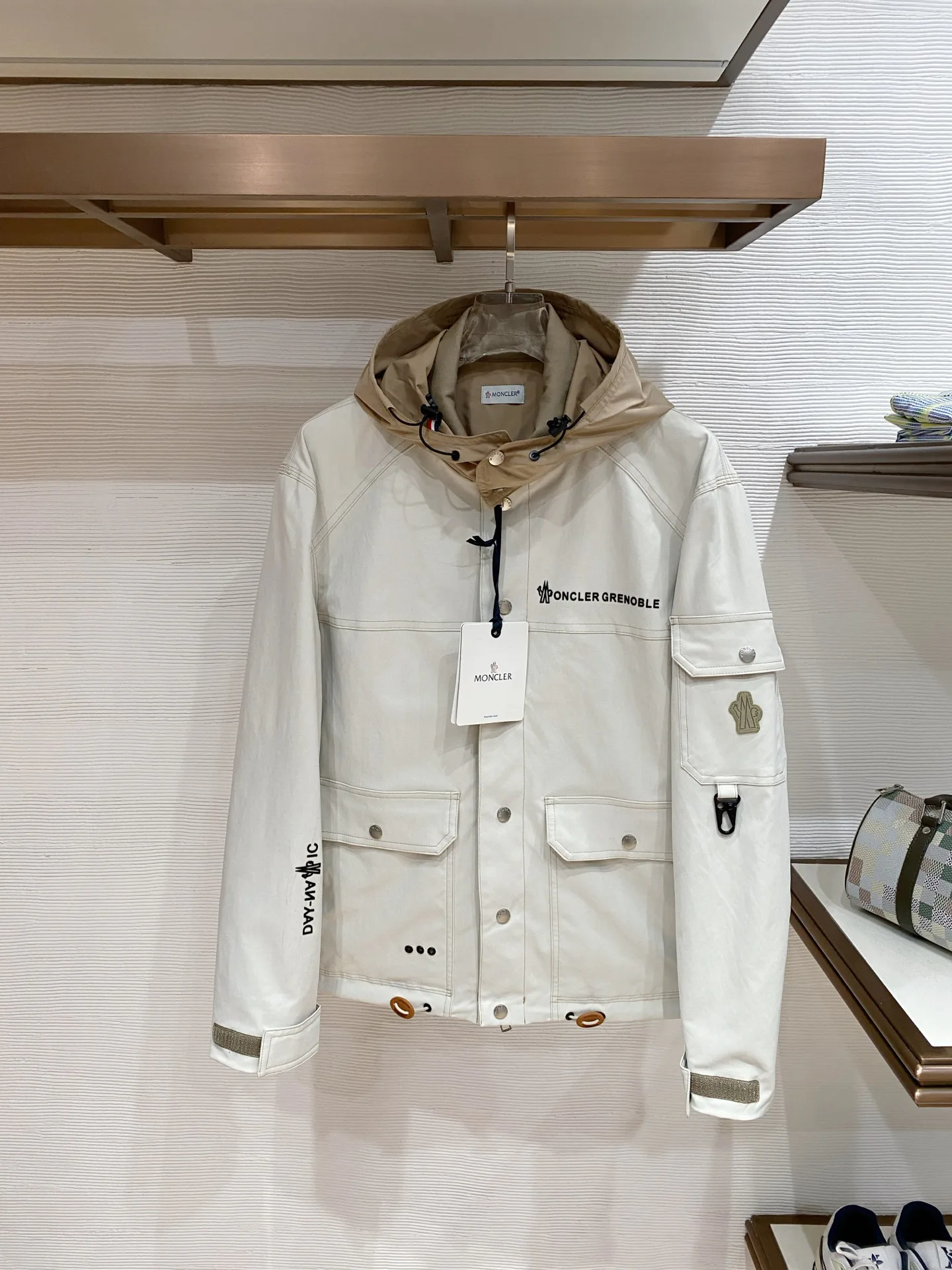 Куртки И Пуховики Мужские Moncler 10271895