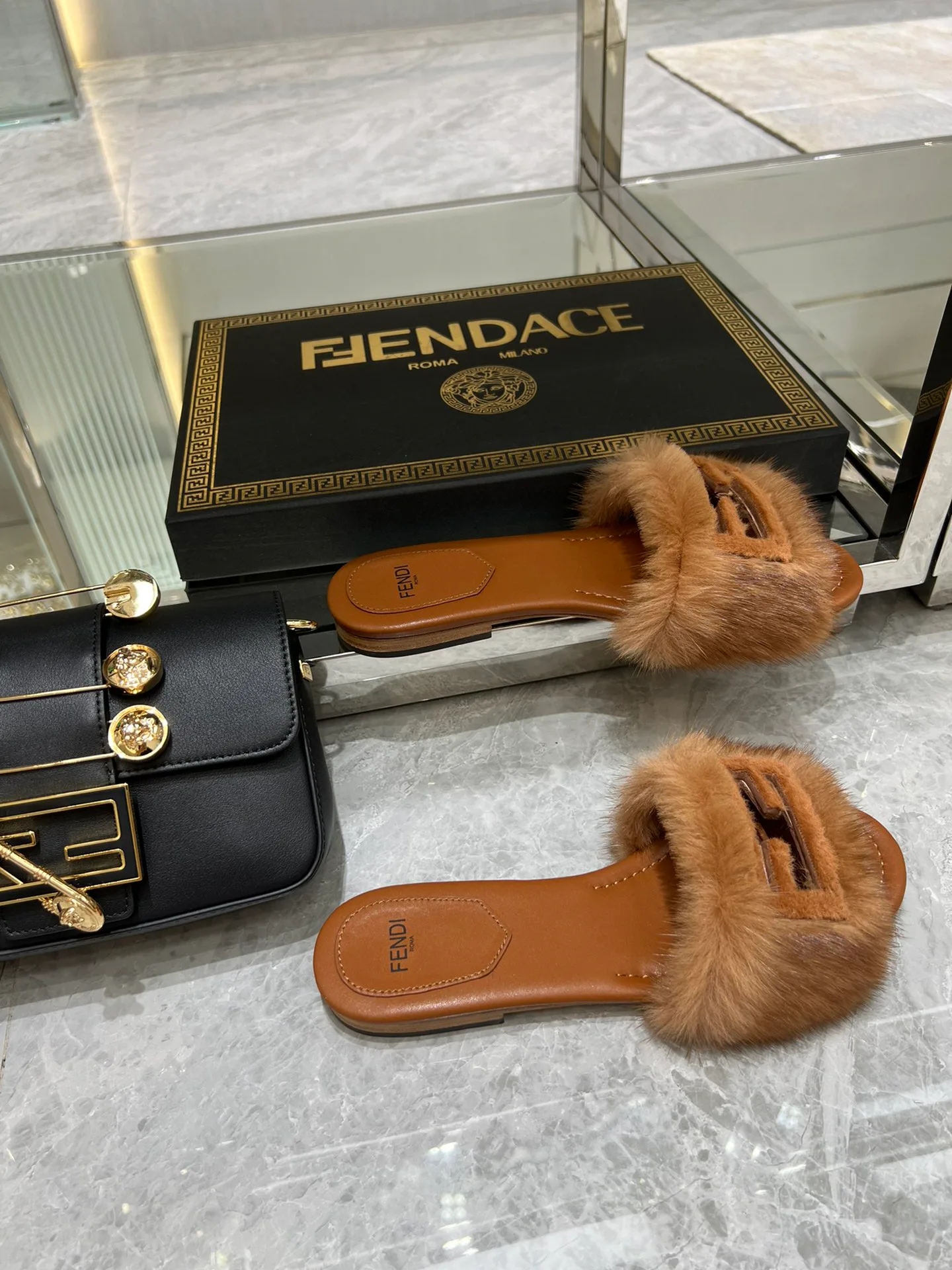 Шлепанцы Женские Fendi 10472