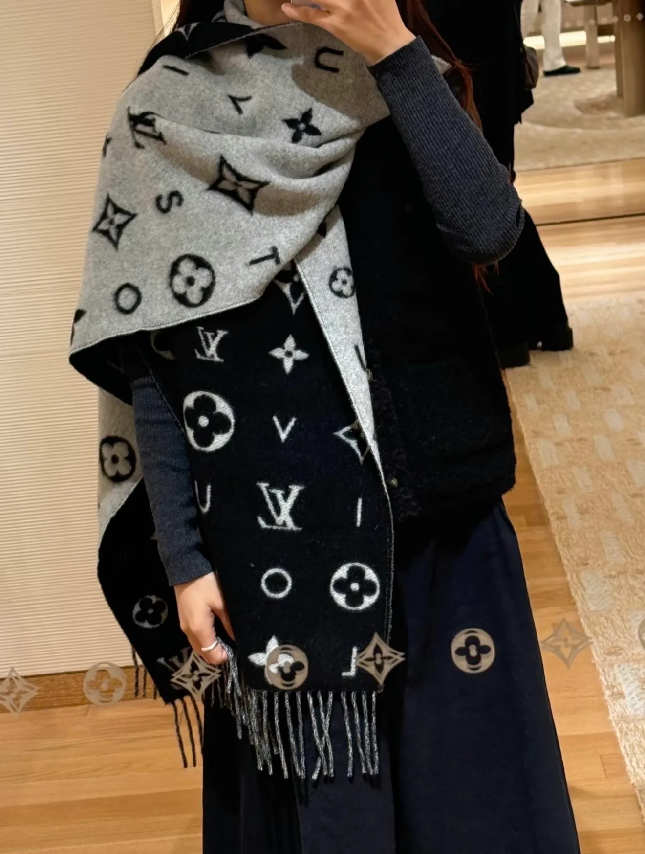 Шарфы Louis Vuitton 18426916