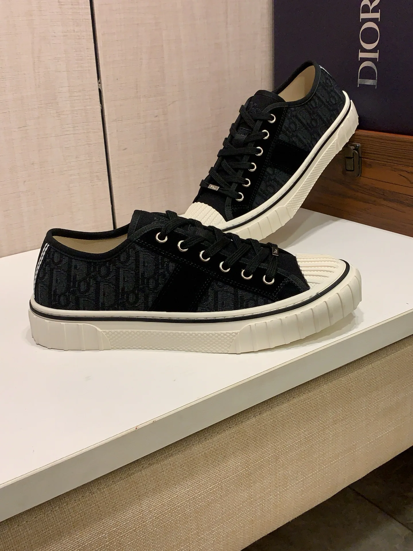 Кроссовки Женские Christian Dior 18247725