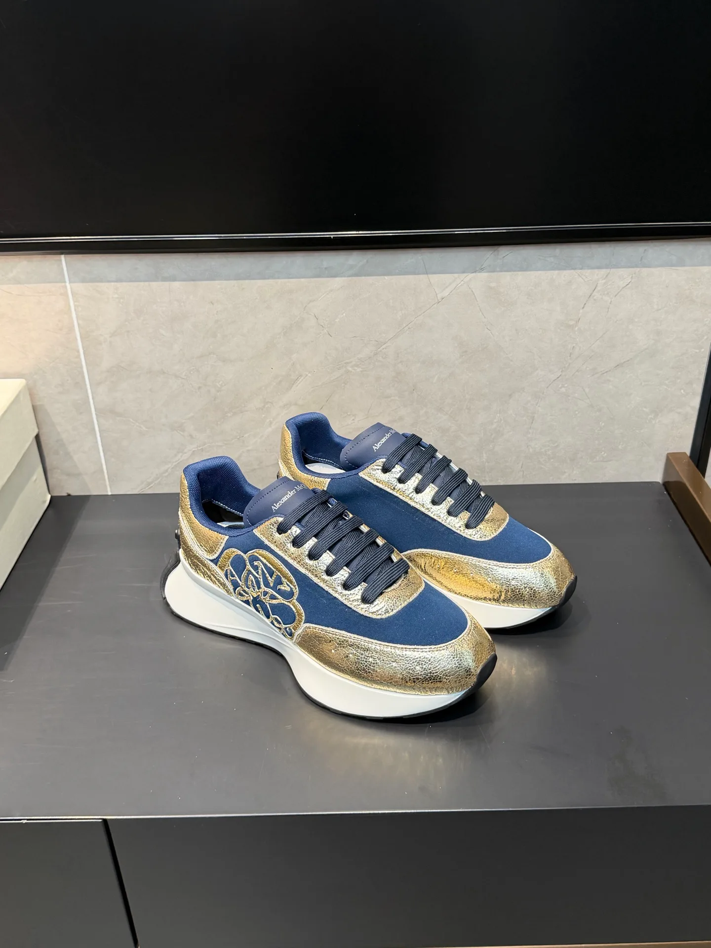 Кроссовки Женские Alexander Mcqueen 18891468
