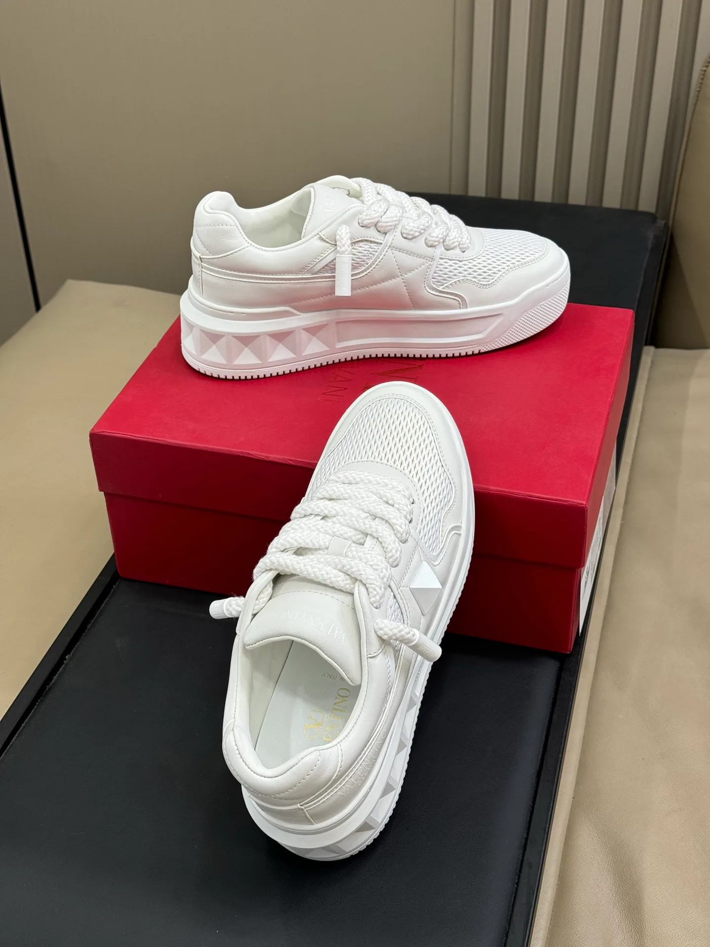 Кроссовки Женские Valentino 3046239