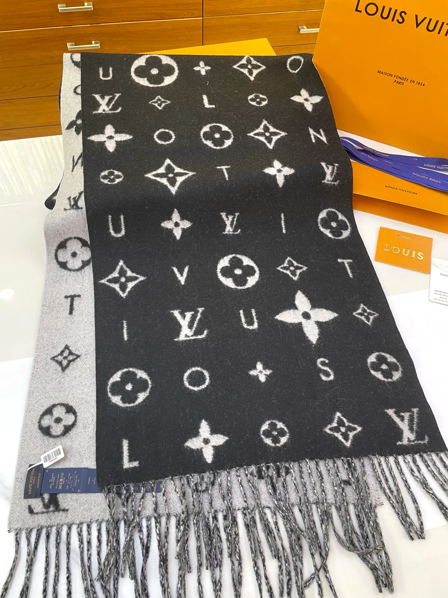 Шарфы Louis Vuitton 1981573