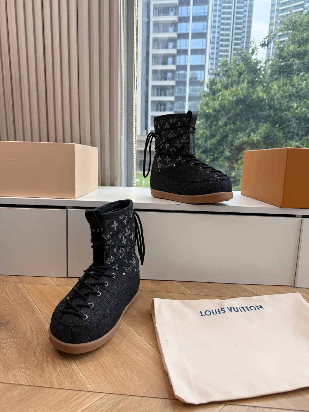 Кроссовки Женские Louis Vuitton 18727408