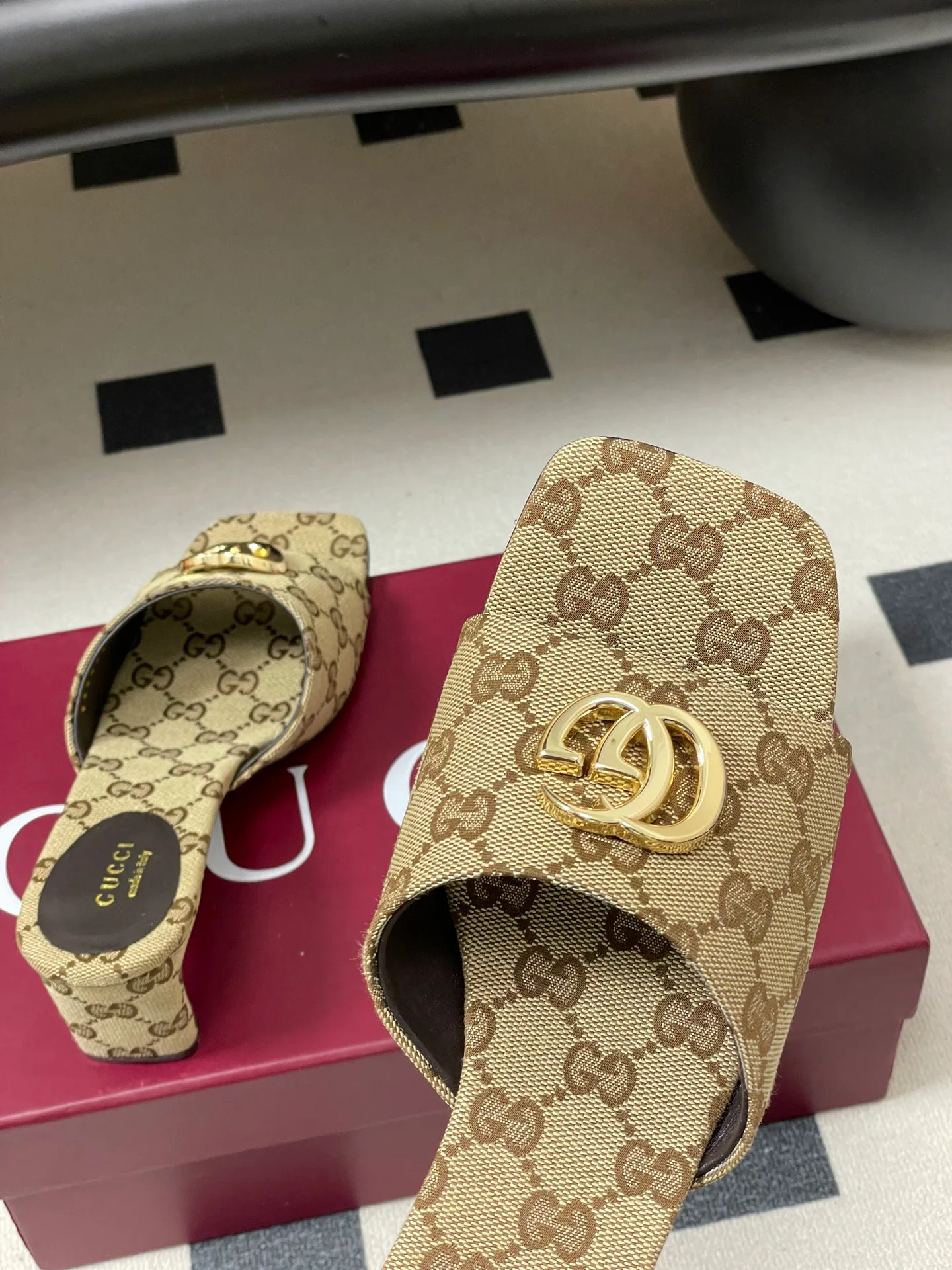 Босоножки Женские Gucci 10395319