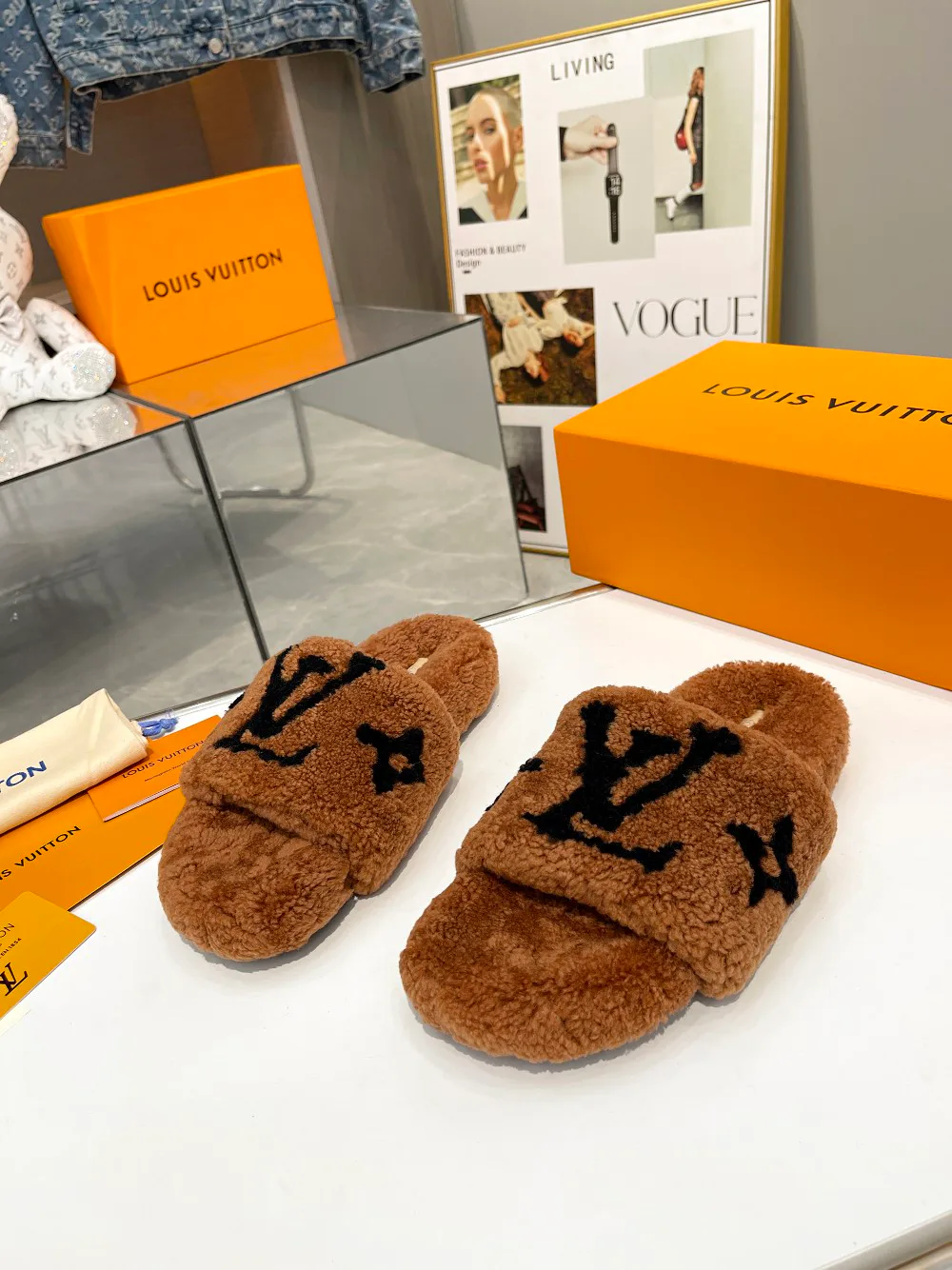 Тапочки Женские Louis Vuitton 18366830