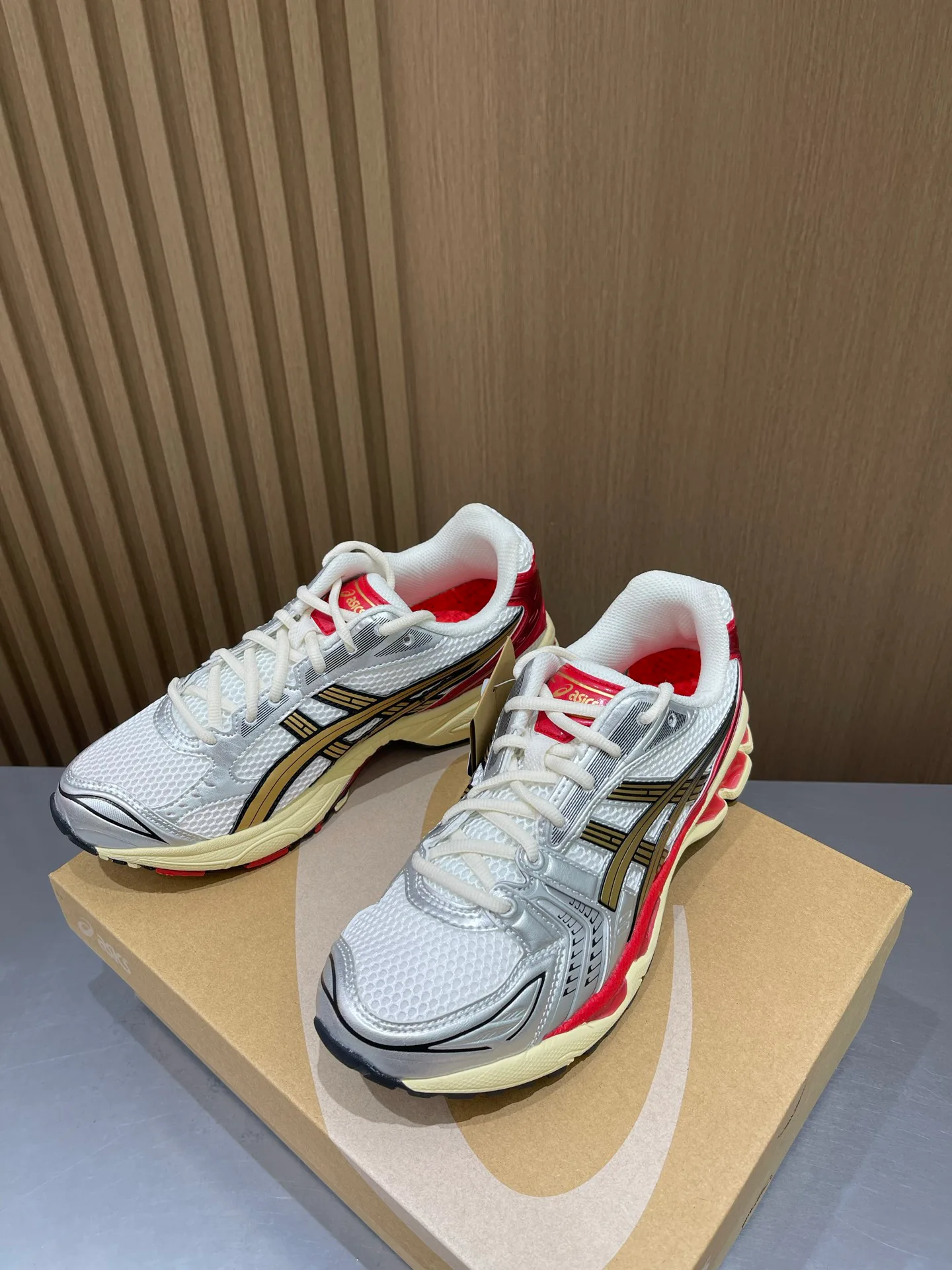 Кроссовки Женские Asics 19724230