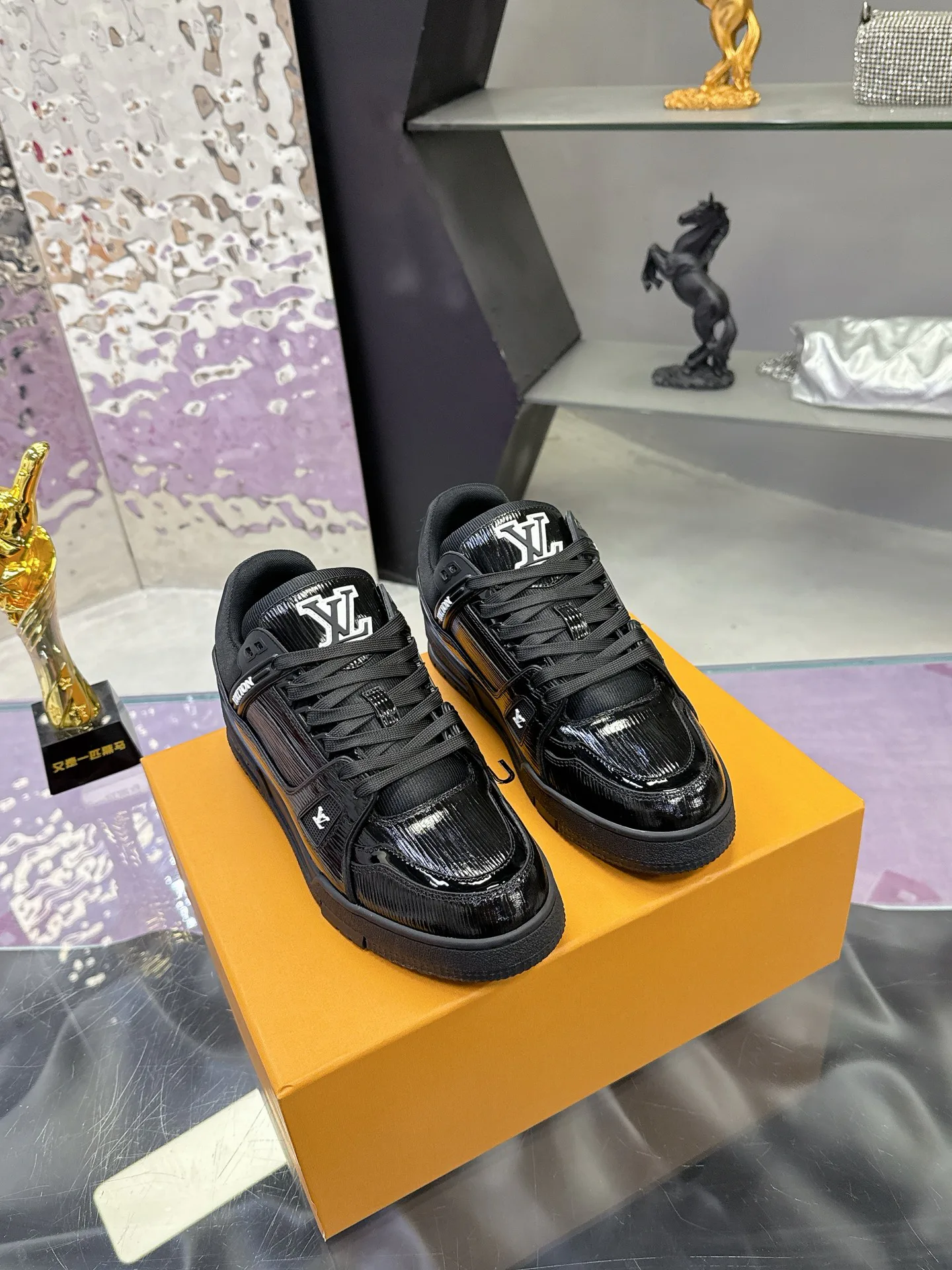 Кроссовки Женские Louis Vuitton 890291