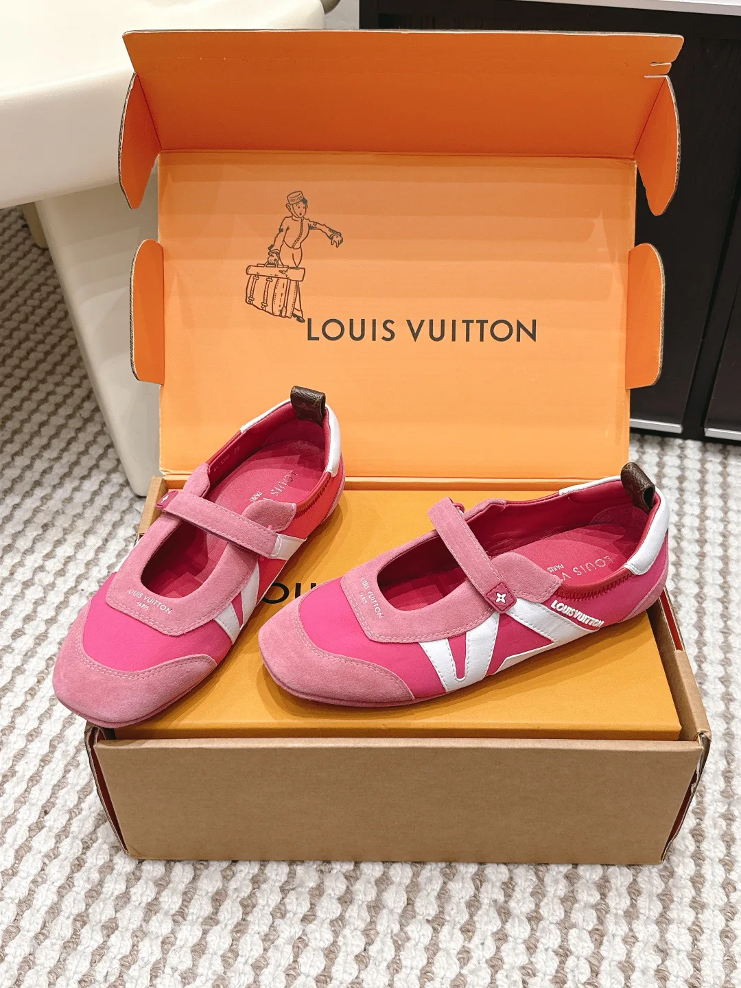 Кроссовки Женские Louis Vuitton 11518533