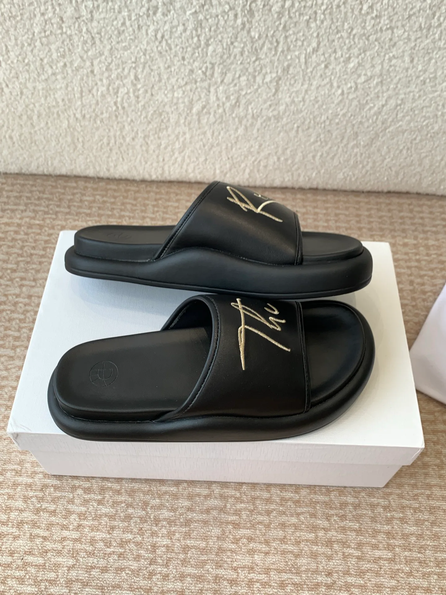 Шлепанцы Женские The Row 20977