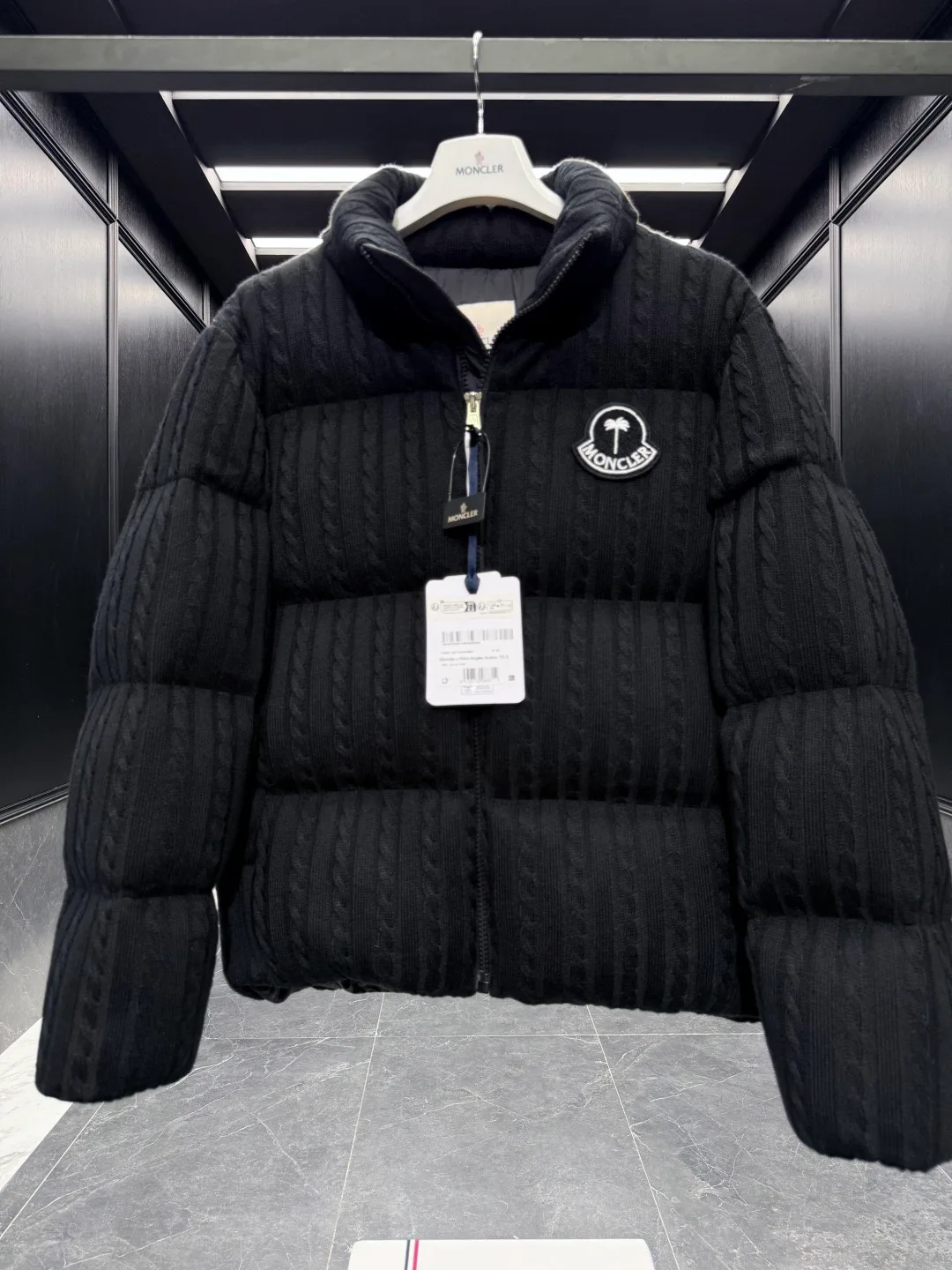 Куртки И Пуховики Женские Moncler 18971781