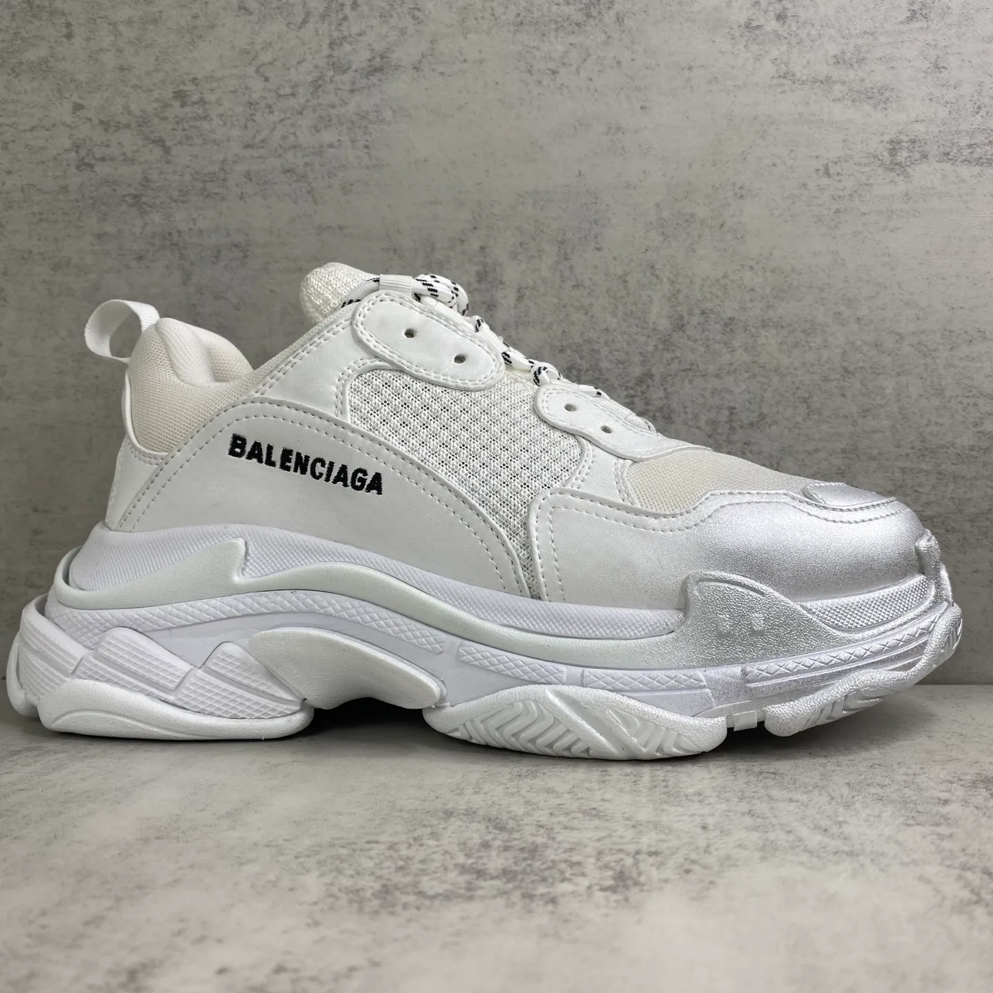 Кроссовки Женские Balenciaga 18686621